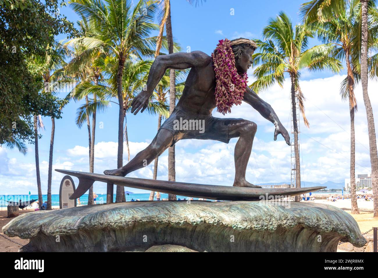 Sculpture « surfer on a Wave », Queens Beach, Waikiki, Honolulu, Oahu, Hawaï, États-Unis d'Amérique Banque D'Images