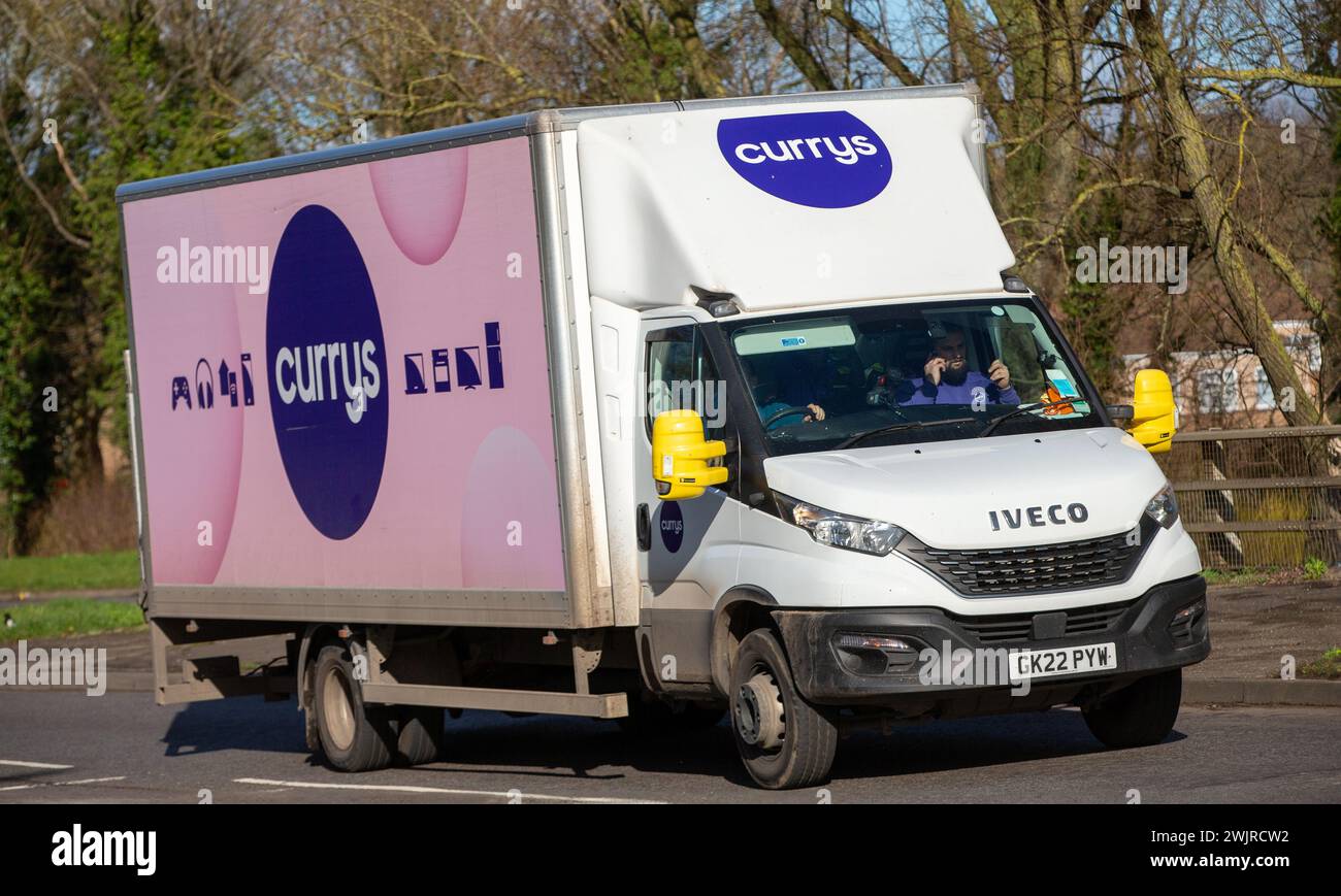 Milton Keynes, UK-Feb 16th 2024 : camion de livraison Currys sur une journée ensoleillée transportant des marchandises sur une route anglaise Banque D'Images