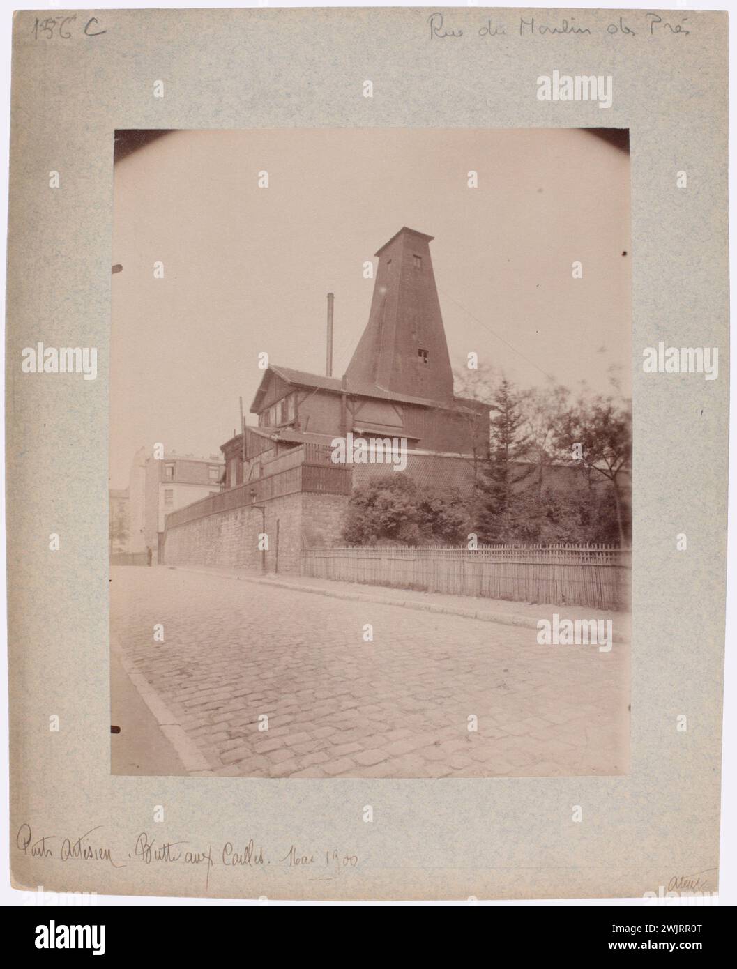 Atget, Eugène (Jean Eugène Auguste Atget, dit) (n.1857-02-12-D.1927-08-04), puits ARTESIEN, rue Bobillot, quartier Butte-aux-Cailles, 13ème arrondissement, Paris. (Titre factice), 1900-05. Tirage de papier albumine. Musée Carnavalet, histoire de Paris. Puits artésiens, rue Bobillot, quartier Butte-aux-Cailles, 13ème arrondissement, Paris. (Titre factice) Banque D'Images
