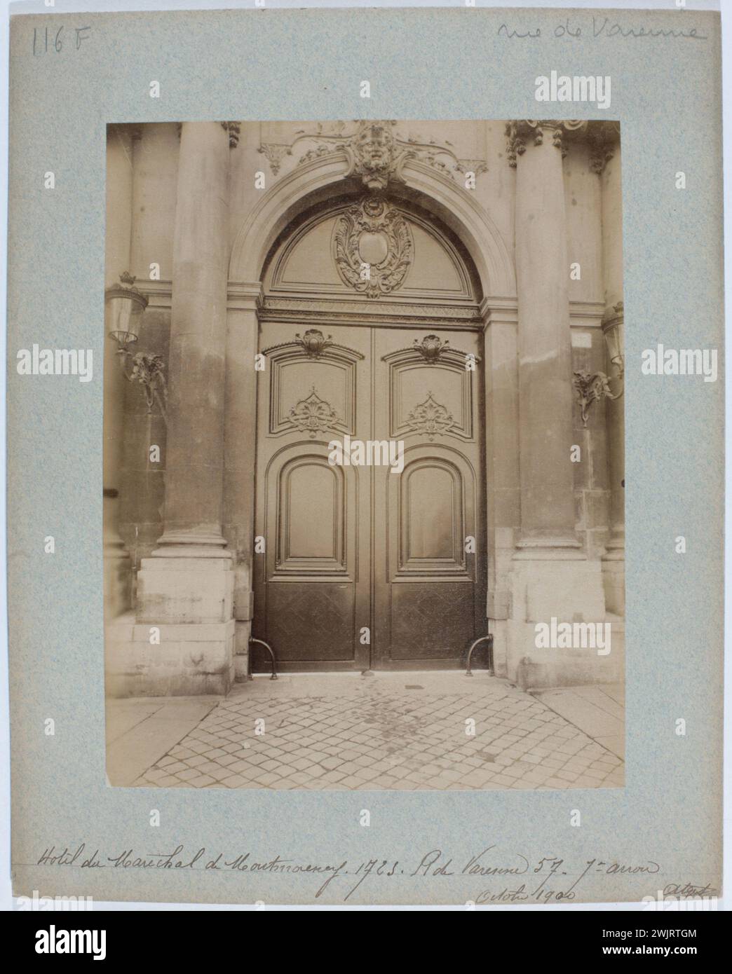 Atget, Eugène (Jean Eugène Auguste Atget, dit) (n.1857-02-12-D.1927-08-04), hôtel Mauréchal de Montmorency, 57 rue de Varenne, 7ème arrondissement, Paris. (Titre factice), 1900-10. Tirage de papier albumine. Musée Carnavalet, histoire de Paris. Hôtel du Maréchal de Montmorency, 57 rue de Varenne, 7ème arrondissement, Paris. Banque D'Images