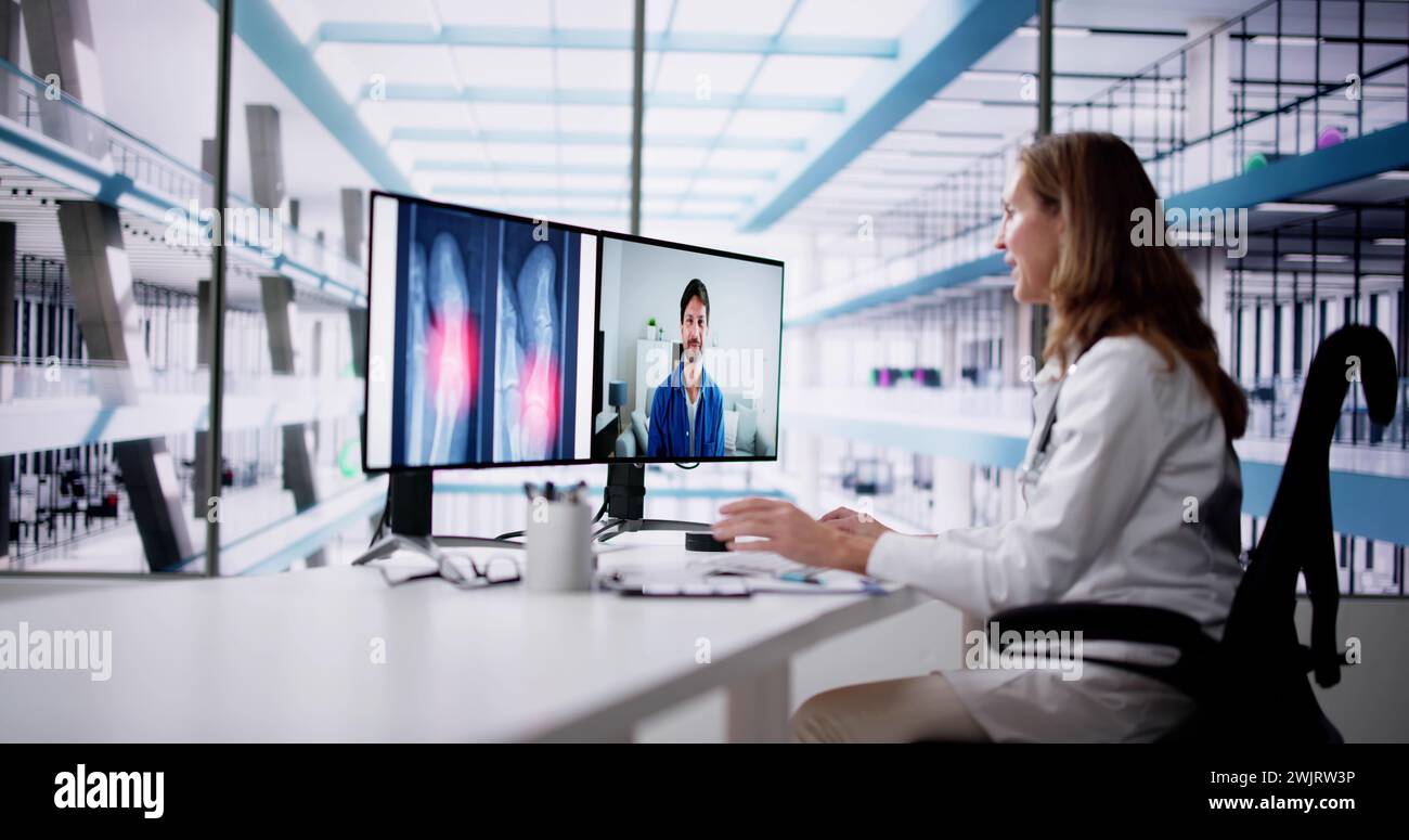 Visioconférence en ligne avec médecin. Xray Feet Videochat Banque D'Images