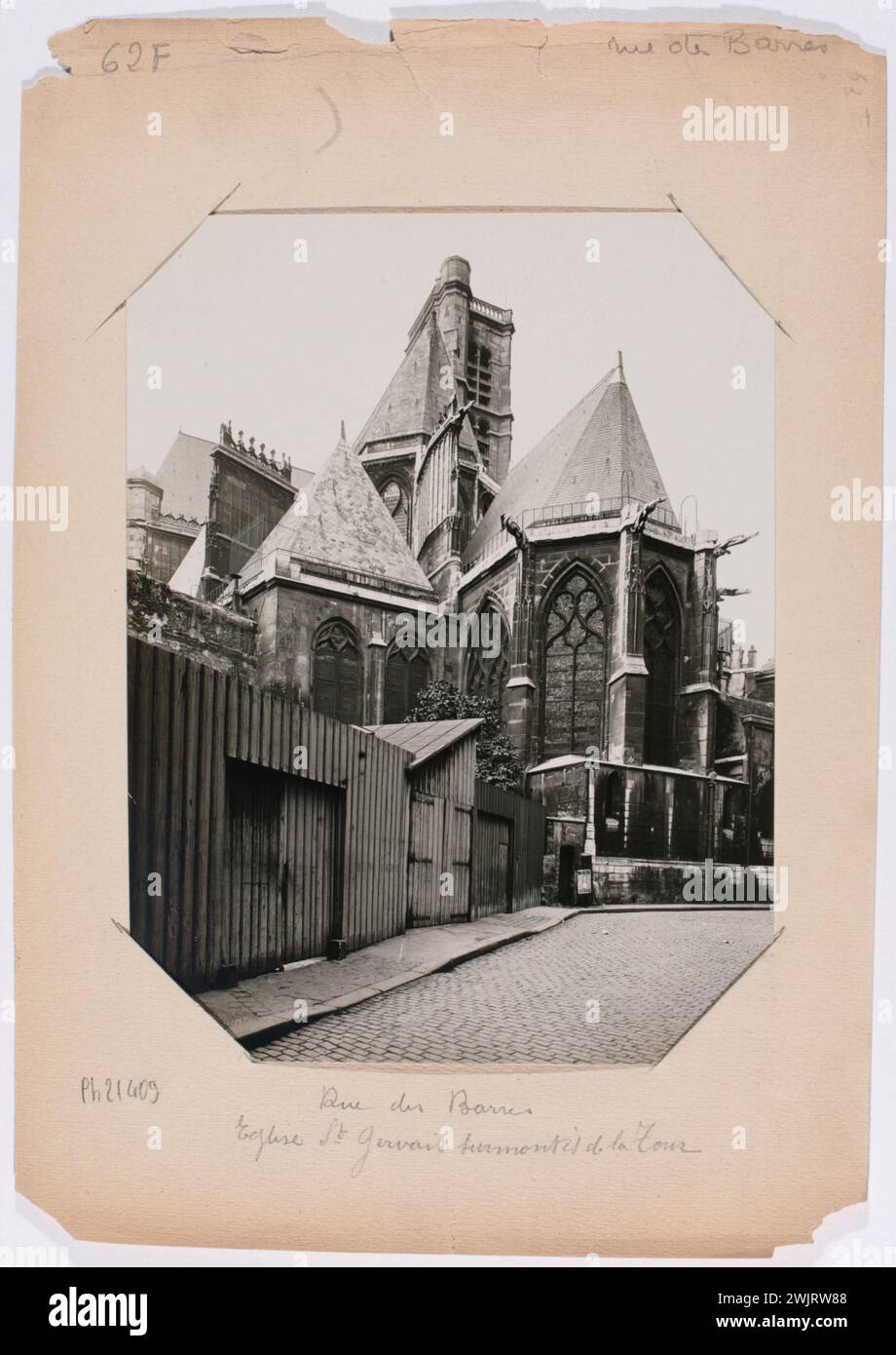 Lansiaux, Charles Joseph Antoine (n.1855-03-09-D.1939-04-06), rue des barres, église Saint-Gervais surmontée de la tour, 4ème arrondissement, Paris (titre factice), 1917, Gélatino -argent brûlé sur papier. Musée Carnavalet, histoire de Paris. Banque D'Images