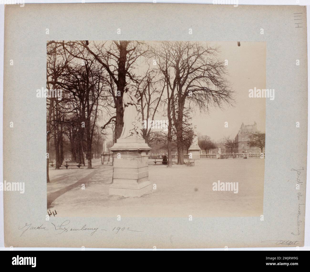 Atget, Eugène (Jean Eugène Auguste Atget, dit) (n.1857-02-12-D.1927-08-04), statues des reines et dames de France, jardin du Luxembourg, partie ouest, 6ème arrondissement, Paris (titre factice). Tirage de papier albumine. Musée Carnavalet, histoire de Paris. Banque D'Images