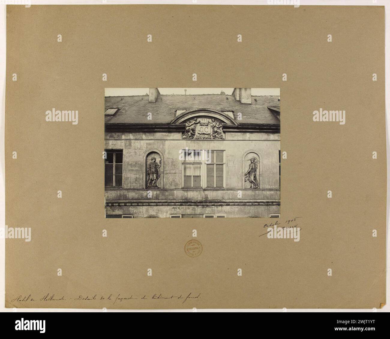 Barry, Jean. Hotel de Holland - Détails de la façade de fond. 'Vue du bâtiment de fond (détails) L'Hôtel de Hollande, 4ème arrondissement, Paris'. Tirage au bromure de gélatine d'argent. en 1905-10-1905-10. Paris, musée Carnavalet. 144162-30 Banque D'Images