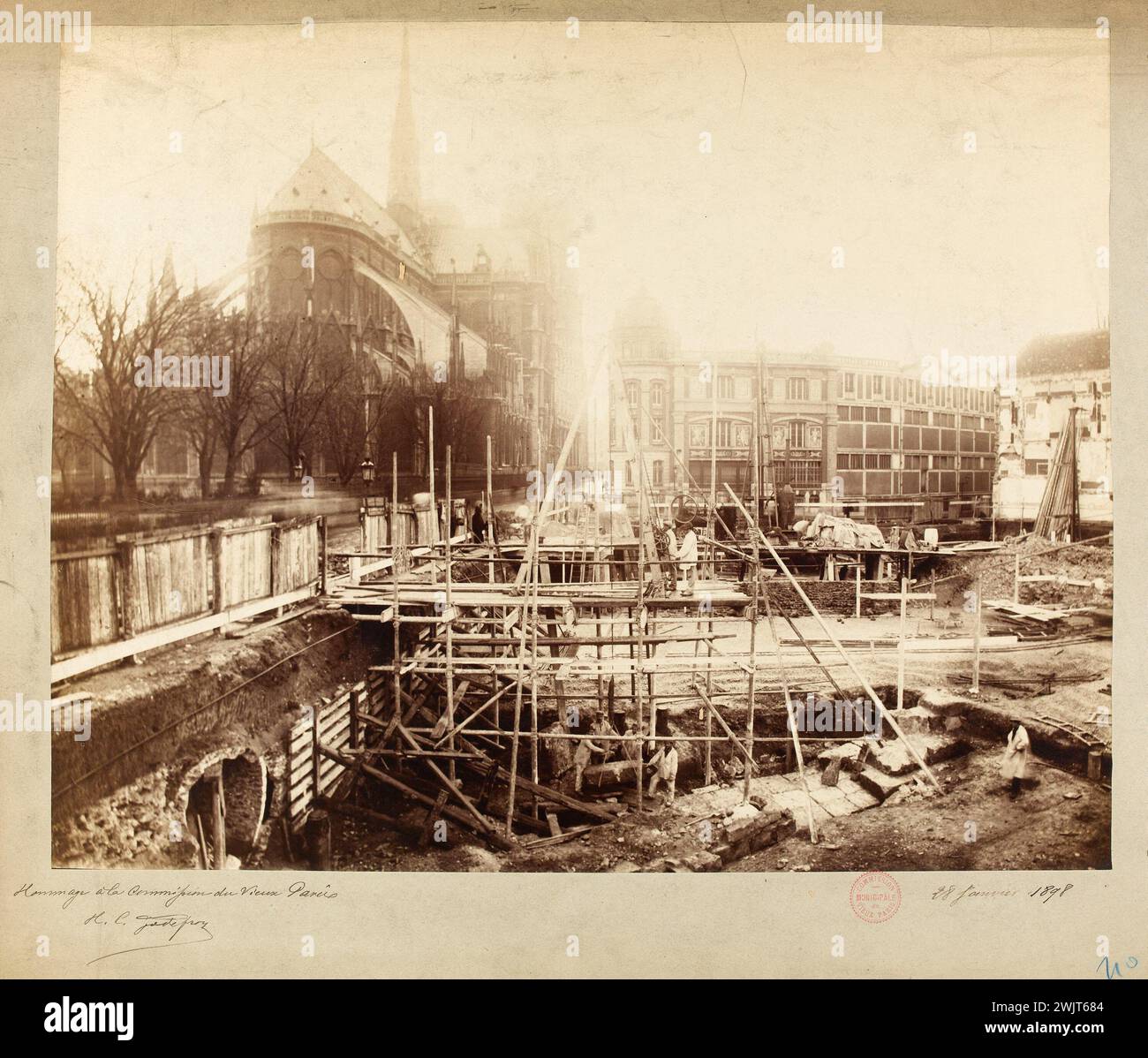 Godefroy, Henri Emile Cimarosa. 'Vue du chevet de notre-Dame, travaux souterrains, 4ème arrondissement, Paris'. Tirage au bromure de gélatine d'argent. 1898-01-28-1898-01-28. Paris, musée Carnavalet. 144191-11 Banque D'Images