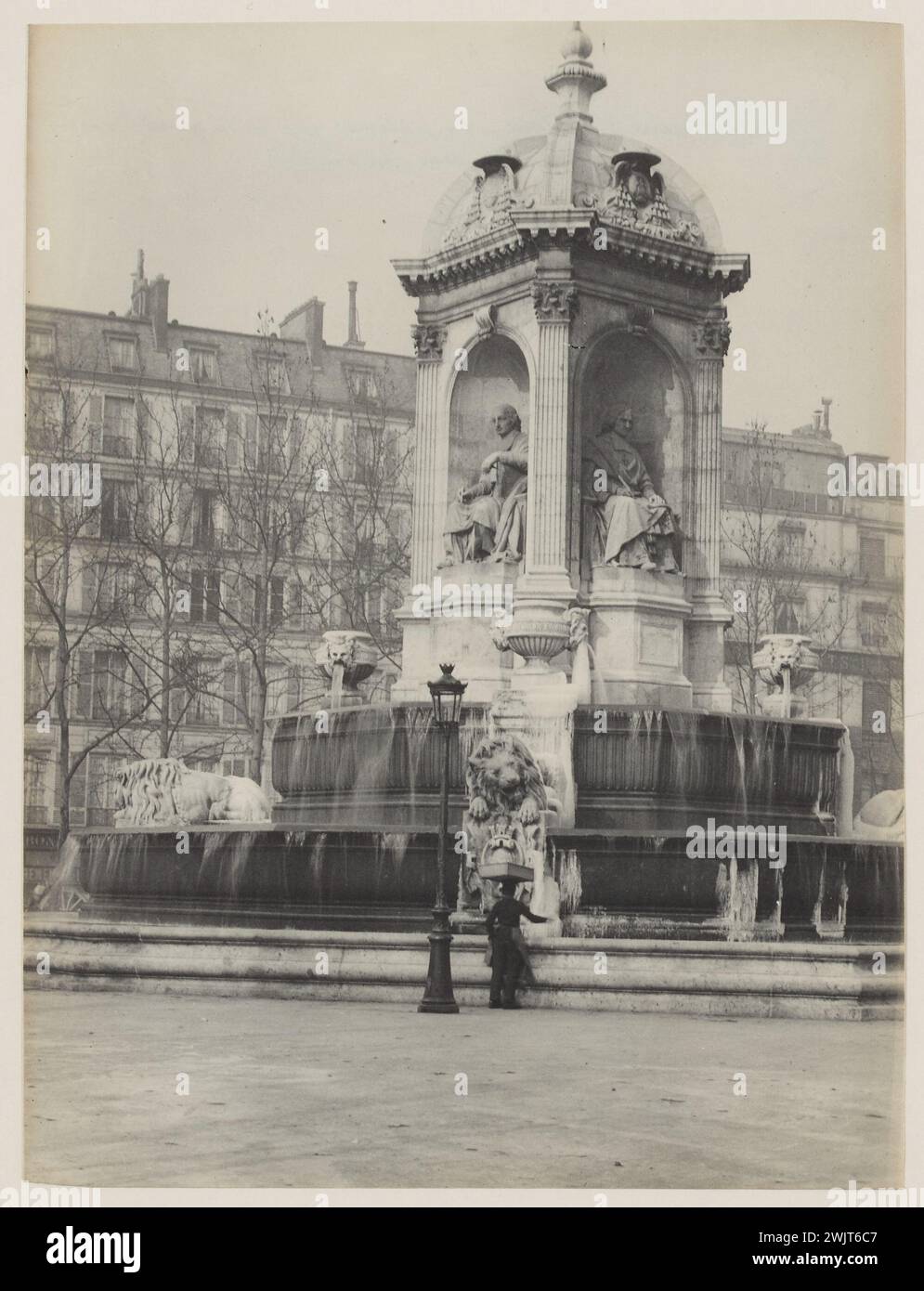 Blancard, Hippolyte (1843 - D.1924), pâtissier devant la fontaine Saint-Sulpice, 6ème arrondissement, Paris (titre factice), 1890. Tirage platine. Musée Carnavalet, histoire de Paris. Banque D'Images