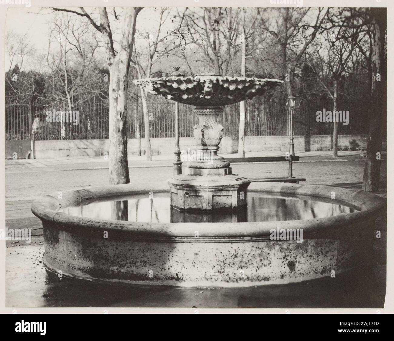 Blancard, Hippolyte (1843 - D.1924), fontaine hors service, place Valhubert, 13ème arrondissement, Paris (titre factice), 1890. Tirage platine. Musée Carnavalet, histoire de Paris. Banque D'Images