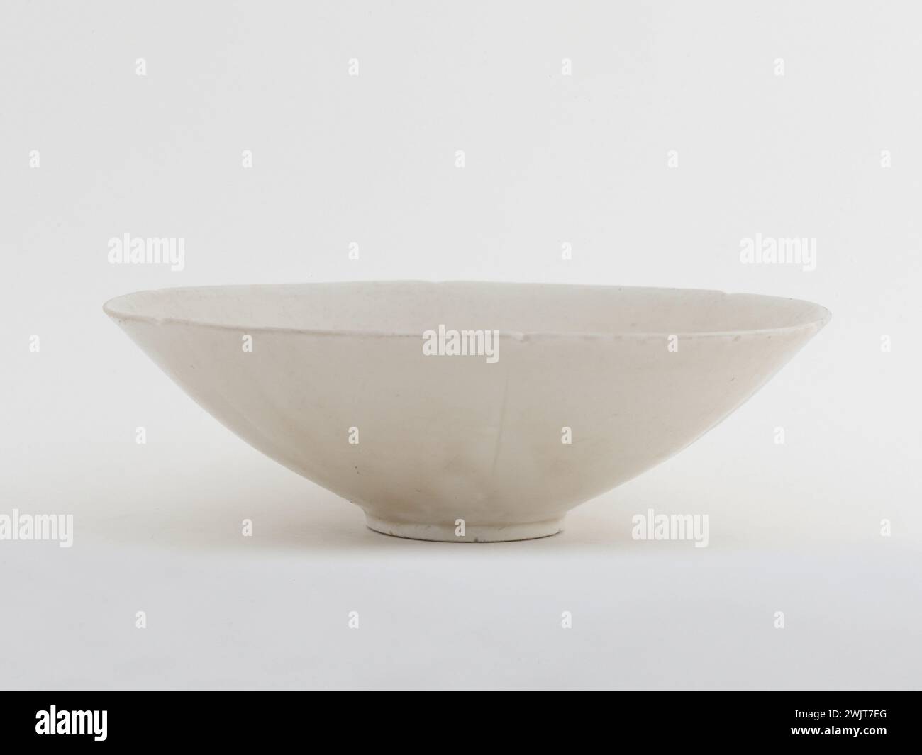 Bol '. Céramiques. Chine, dynastie des Song. Paris, Musée Cernuschi. 72685-53 Art chinois, blanc, bol, céramique, dynastie Song Banque D'Images