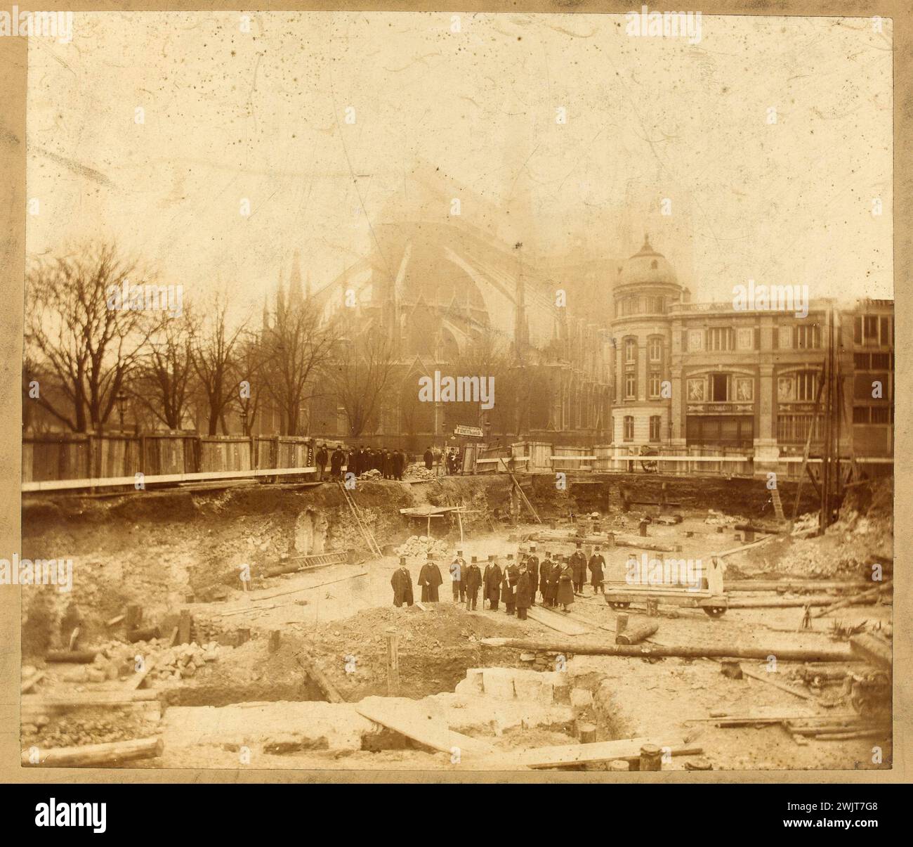 Anonyme. 'Vue du chevet de notre-Dame, travaux souterrains, 4ème arrondissement, Paris'. Tirage de papier albumine. Paris, musée Carnavalet. 144191-12 Banque D'Images