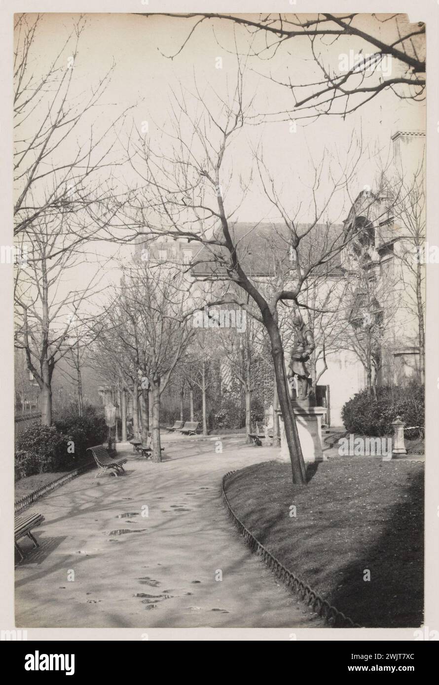 Blancard, Hippolyte (1843-D.1924), ruelle de la place Saint-Germain-des-Prés passant devant la statue de Bernard Palissy de Louis-Ernest Barrias, 6ème arrondissement, Paris (titre factice), 1890. Tirage platine. Musée Carnavalet, histoire de Paris. Banque D'Images