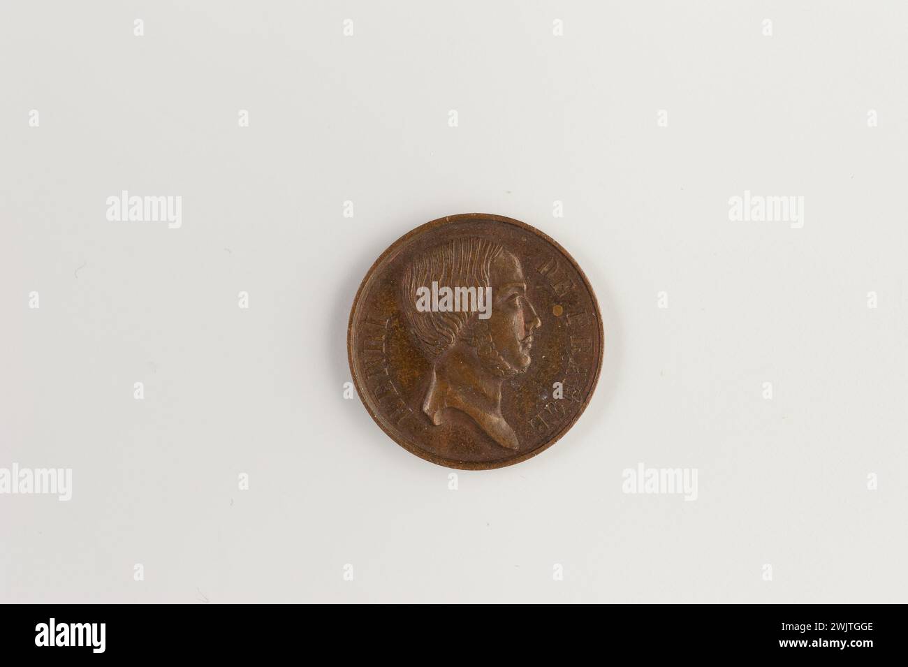 Musée Carnavalet, collection de médailles tête de France d'Henri à droite ; revers Lys Crown entourant trois fleurs de lis stylisées. Banque D'Images