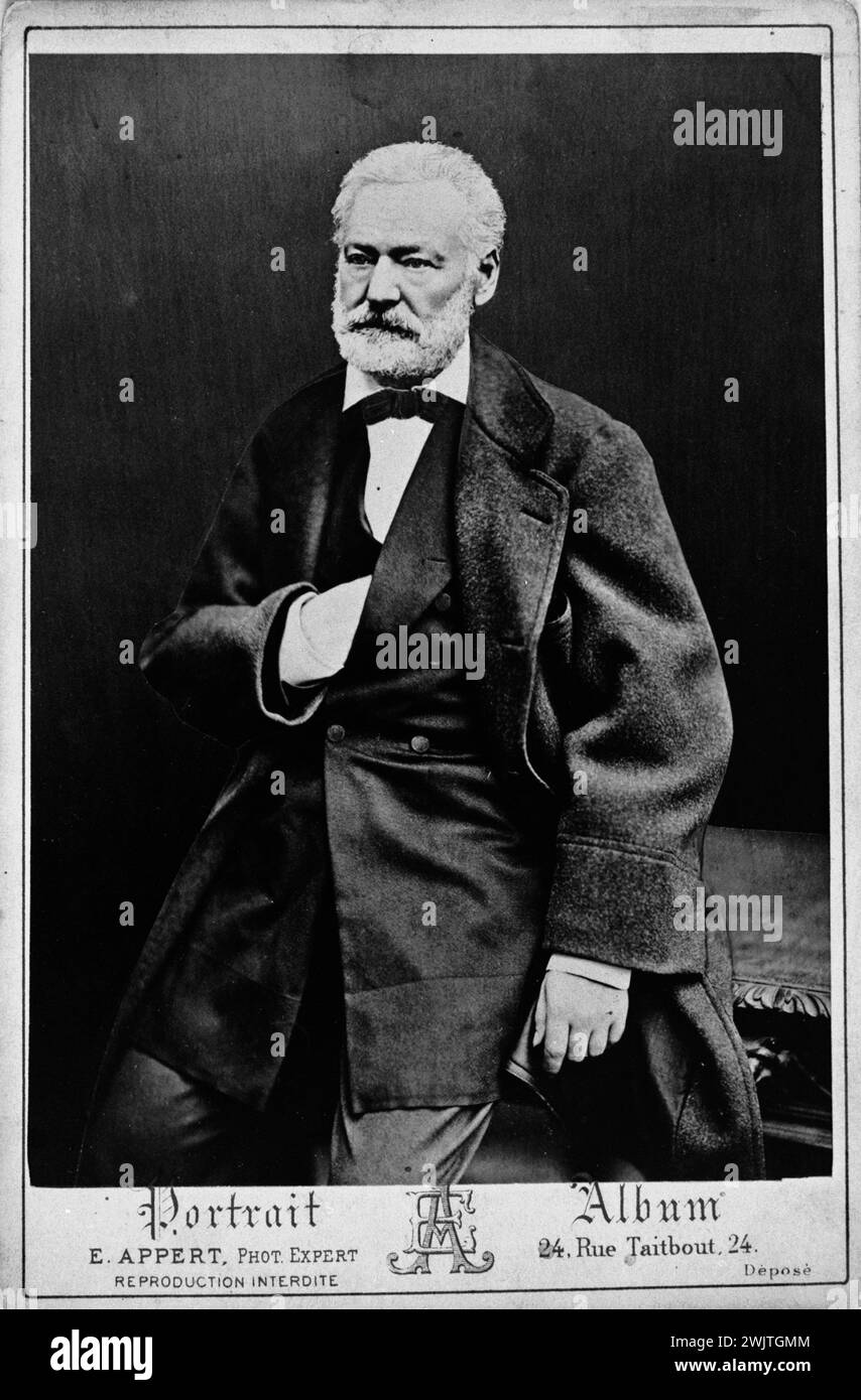 Victor Hugo (1802-1885), écrivain français. Photographie d'Ernest Charles Eugène appert (1830-1890), 1877. Paris, Maison de Victor Hugo. 33547-1 écrivain français, main retournée, manteau Banque D'Images