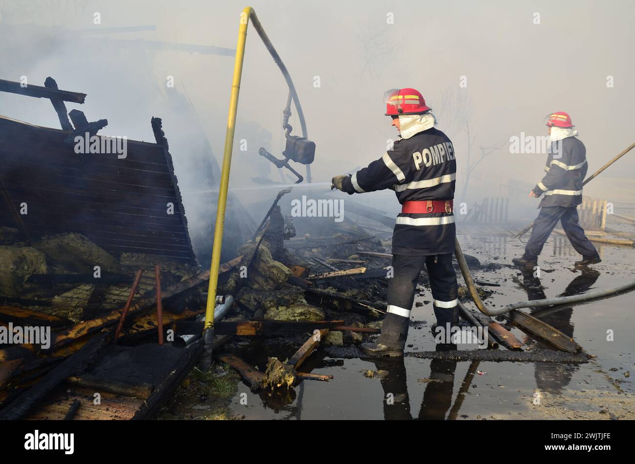Simeria Veche, comté de Hunedoara, Roumanie, 20 mars 2012 Un incendie s'est déclaré dans un atelier d'une école pour enfants handicapés Banque D'Images