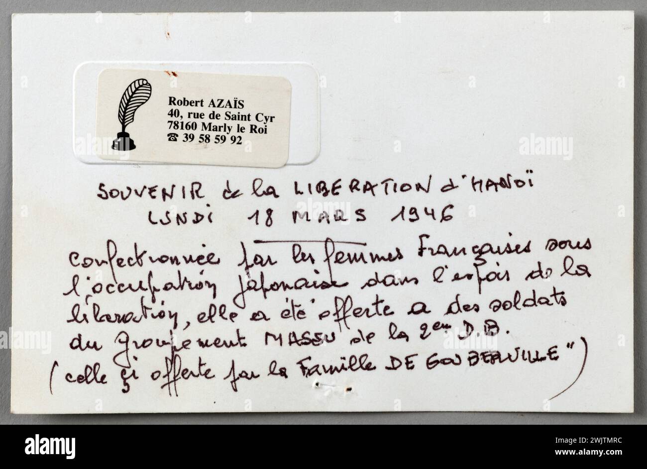 Guerre 1939-1945. Petite poupée tricolore offerte à la population de Hanoi aux libérateurs. Musée général Leclerc de Hauteclocque et de la libération de Paris, Musée Jean Moulin. 76525-23 Armée française, bataille de Hanoi, groupe Massu, Guerre 1939-1945 39-45, Guerre d'Indochine, lettre, soldat français, objet, seconde Guerre mondiale, soldat français, souvenir Banque D'Images