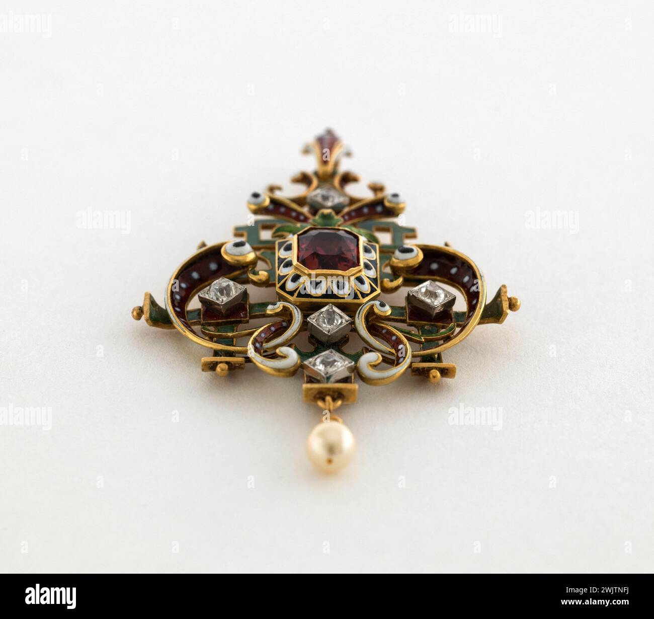 Lucien Falize (1839-1897) Pendentif néo-Renaissance. Maintenant, diamants, tourmaline, perle, emai. Vers 1880. Musée des Beaux-Arts de la ville de Paris, petit Palais. Accessoire de mode, bijoux Banque D'Images