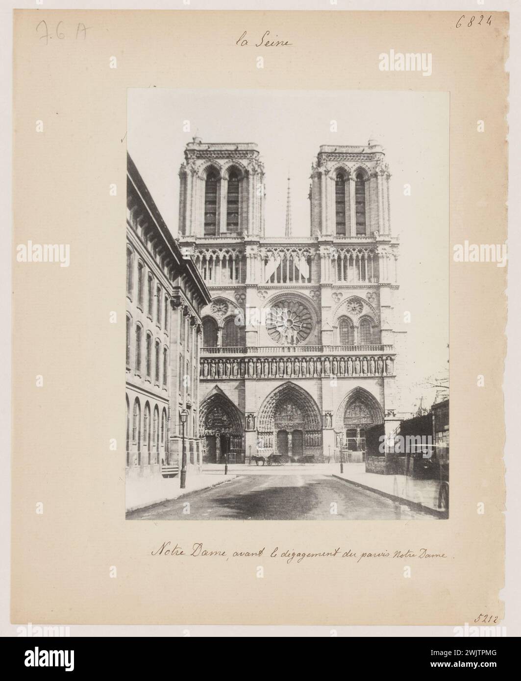 Blancard, Hippolyte (1843 - D.1924), Cathédrale notre-Dame avant libération du parvis, 4ème arrondissement, Paris. (Titre factice), 1890. Tirage platine. Musée Carnavalet, histoire de Paris. Banque D'Images