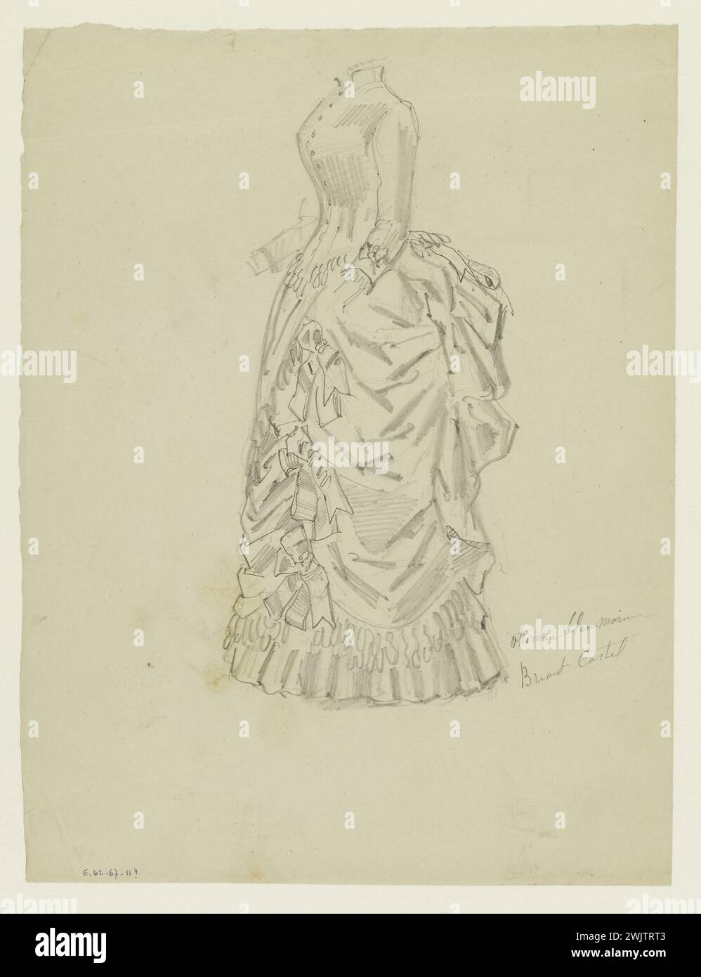 Anaïs Toudouze (1822-1899) Robe de Mme Bréant-Castel. Habiller l'esquisse dans la vue de profil. Corps de col renforcés, boutonnés à l'avant ; jupe drapée retenue par des rubans. Mine de plomb, livre blanc. Vers 1884. Galliera, musée de la mode de la ville de Paris. 37825-17 Boutonne, col droit, corsage, dessin, jupe drapeau, mine de plomb, profil, ruban, second empire, robe Banque D'Images