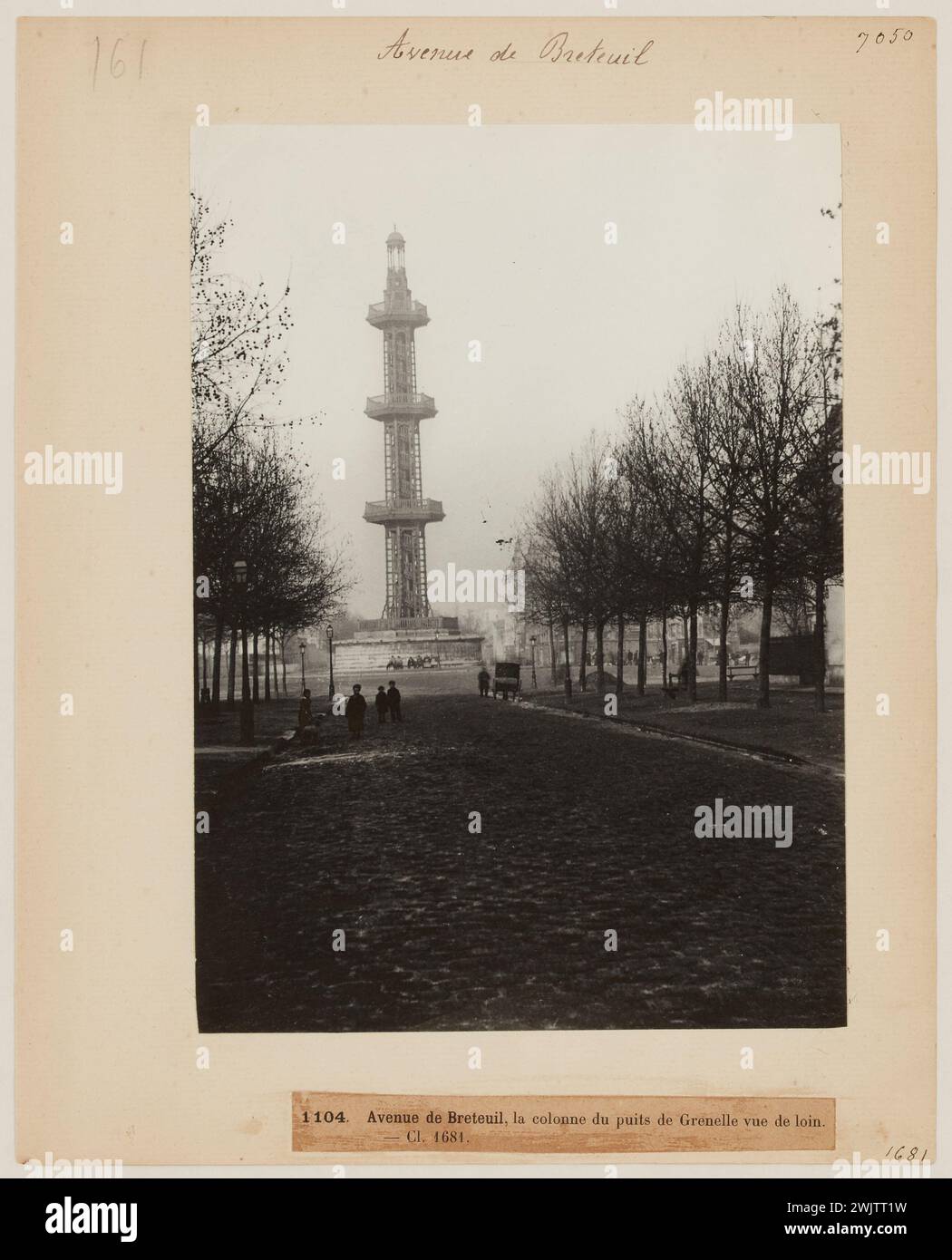 Blancard, Hippolyte (1843 - D.1924), la colonne du puits artésien à Grenelle au bout de l'avenue de Breteuil, 7ème arrondissement, Paris (titre factice), 1890. Tirage platine. Musée Carnavalet, histoire de Paris. Banque D'Images