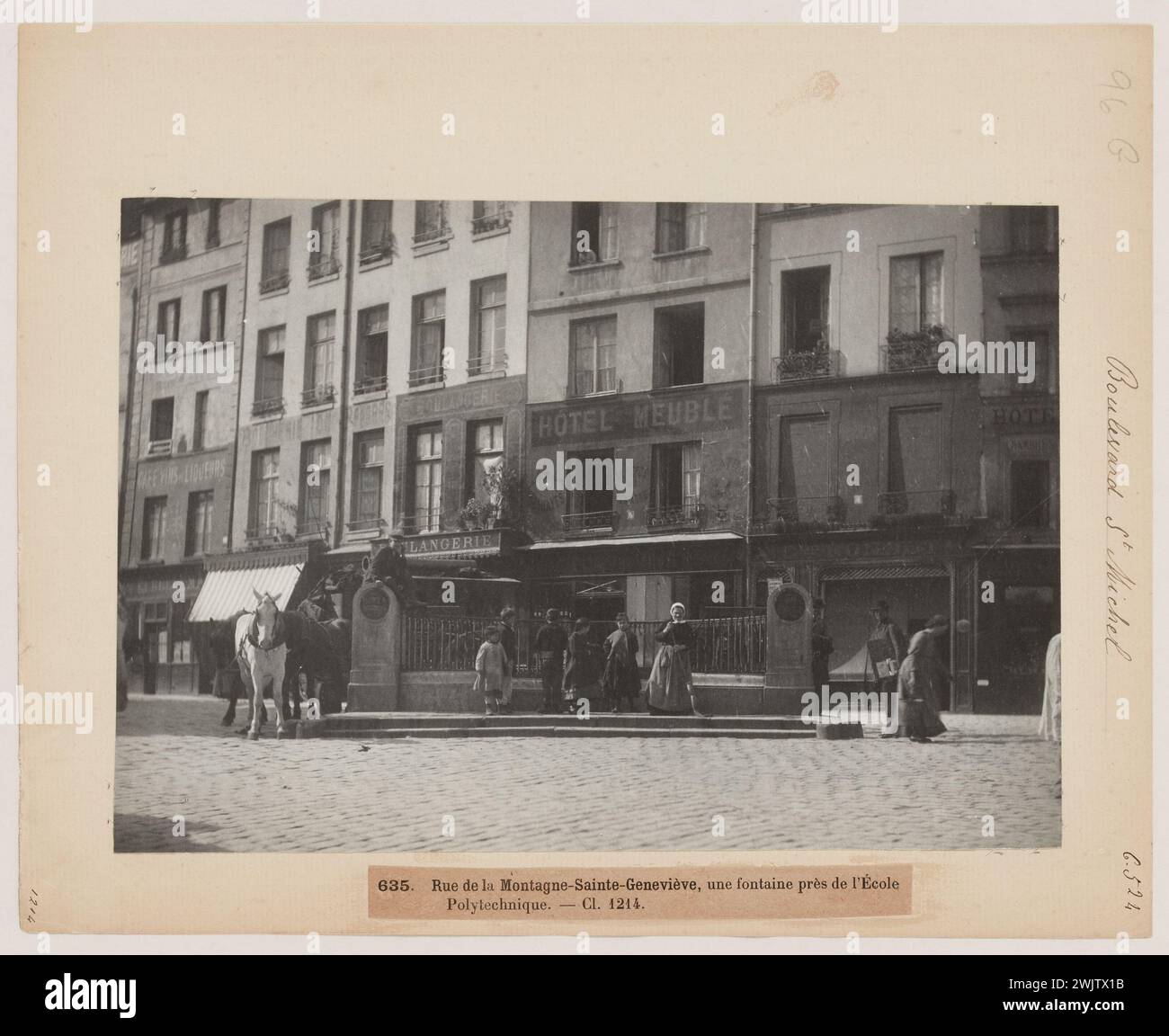 Blancard, Hippolyte (1843 - D.1924), personnes et enfants près d'une fontaine située près de l'École Polytechnique, 5ème arrondissement, Paris (titre factice), 1890. Tirage platine. Musée Carnavalet, histoire de Paris. Banque D'Images