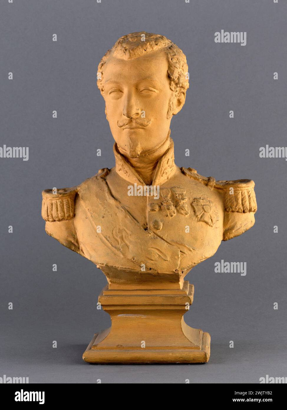 Jean-Pierre Dantan (1800-1869) dit Dantan le jeune. Portrait sérieux de Louis-Charles-Philippe-Raphaël d'Orléans, duc de Nemours (1814-1896). Plâtre patiné en terre cuite. Paris, musée Carnavalet. 53354-7 Duc, patine à motifs, portrait sérieux, prince français, terre cuite Banque D'Images