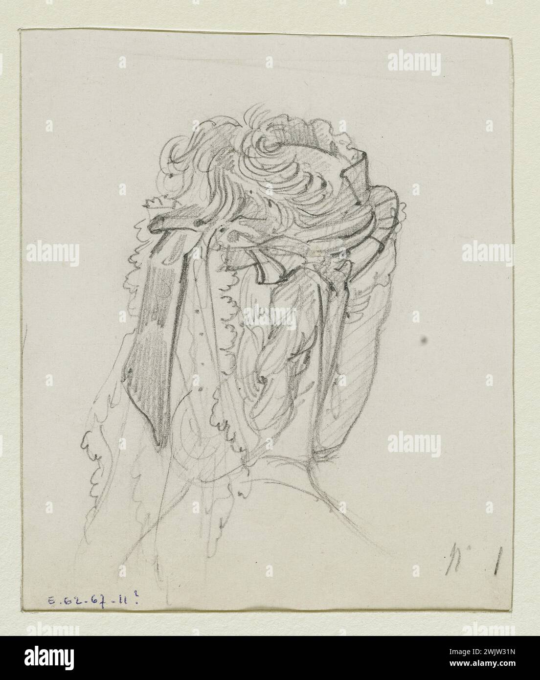 Anaïs Toudouze (1822-1899) 'Femme portant un chapeau, vue arrière'. Chapeau orné de plumes, de rubans et d'un noeud à l'arrière. Mine de plomb, livre blanc. Vers 1867. Galliera, musée de la mode de la ville de Paris. 37824-2 coiffure, dessin, dos, femme, mine de plomb, noeud, ruban, second empire, chapeau, plume Banque D'Images