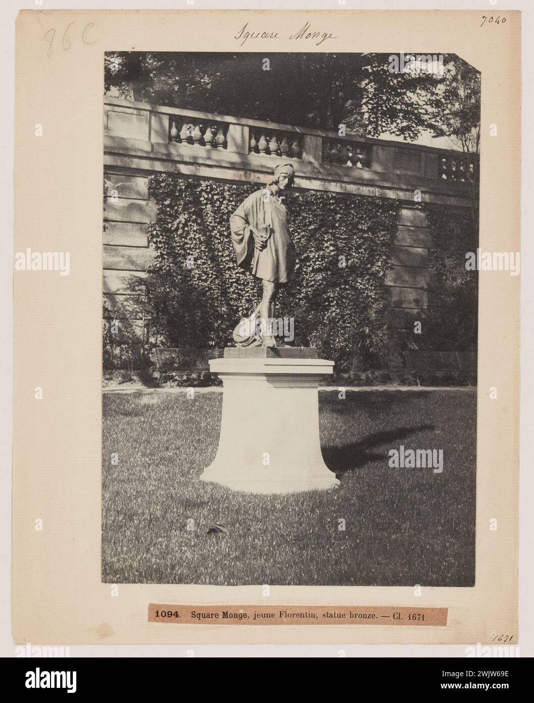 Blancard, Hippolyte (1843-D.1924), statue en rond d'un jeune florentin, Square Monge, actuel Square Paul-Langinvin, 5ème arrondissement, Paris. (Titre factice), 1890. Tirage platine. Musée Carnavalet, histoire de Paris. Banque D'Images