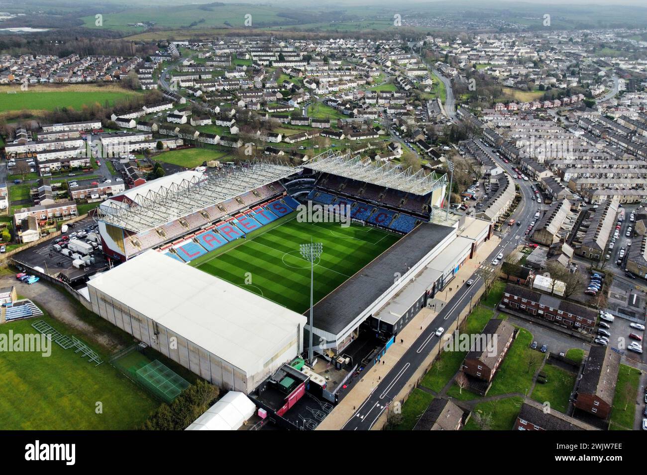 Burnley, Royaume-Uni. 17 février 2024. Vue aérienne de Turf Moor avant le match de premier League à Turf Moor, Burnley. Le crédit photo devrait se lire : Gary Oakley/Sportimage crédit : Sportimage Ltd/Alamy Live News Banque D'Images