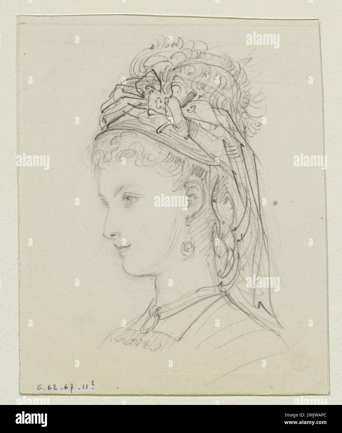 Anaïs Toudouze (1822-1899) 'Portrait de femme'. Chapeau garni de plumes et de rubans. Mine de plomb, livre blanc. Vers 1872. Galliera, musée de la mode de la ville de Paris. 37824-9 coiffure, dessin, mine de plomb, jeune femme portrait, portrait, ruban, second empire, chapeau, plume Banque D'Images