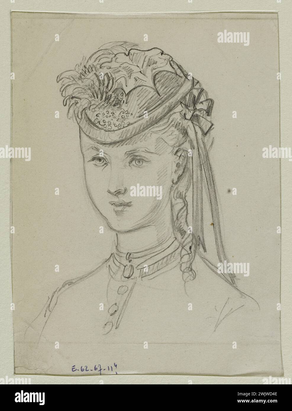 Anaïs Toudouze (1822-1899) "Femme buste portant un chapeau". Petit chapeau porté assez bas, avec des rubans et un noeud à l'arrière. Mine de plomb, livre blanc. Vers 1867. Galliera, musée de la mode de la ville de Paris. 37824-1 femme, coiffure, dessin, mine de plomb, nœud, portrait, ruban, second empire, chapeau Banque D'Images
