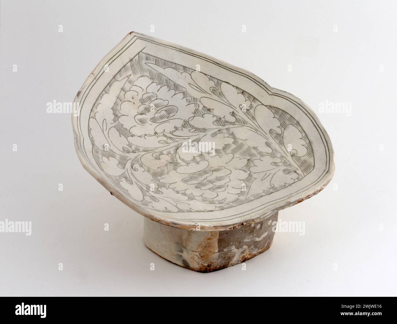 Oreiller '. Céramique. Chine, dynastie des Song. Paris, Musée Cernuschi. 72685-34 Chinois, art céramique, dynastie Song, oreiller Banque D'Images