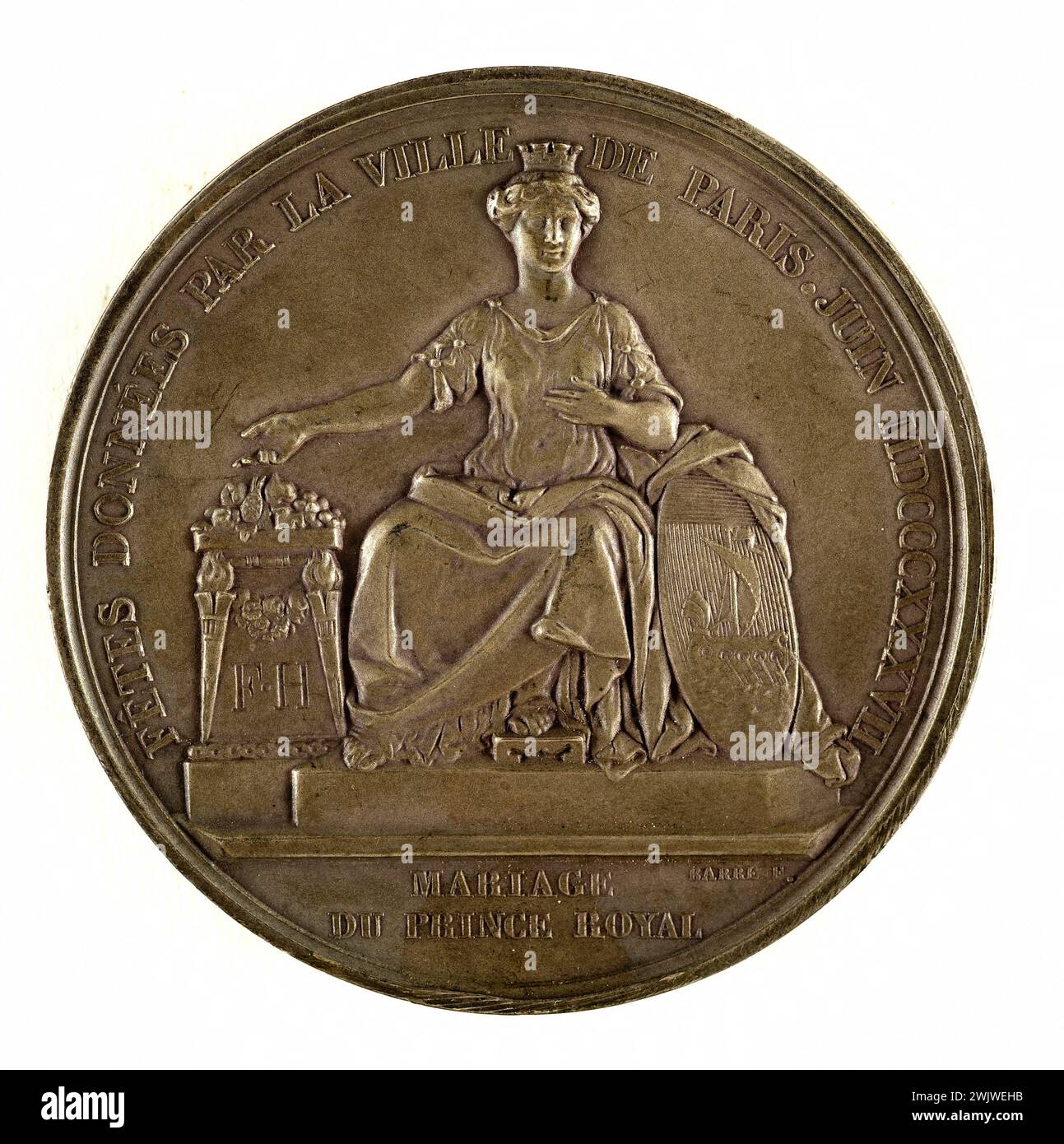 Jean-Jacques barre (1793-1855) Médaille. Célébration en l'honneur du mariage du duc d'Orléans. Métal, bronze. Dix-neuvième siècle. Musée des Beaux-Arts de la ville de Paris, petit Palais. 58764-1 assis, bouclier, bronze, bateau, couronne, femme, fertile, torche, honneur, mariage, médaille, métal, numismatique, prince royal, xixe siècle, fruits Banque D'Images