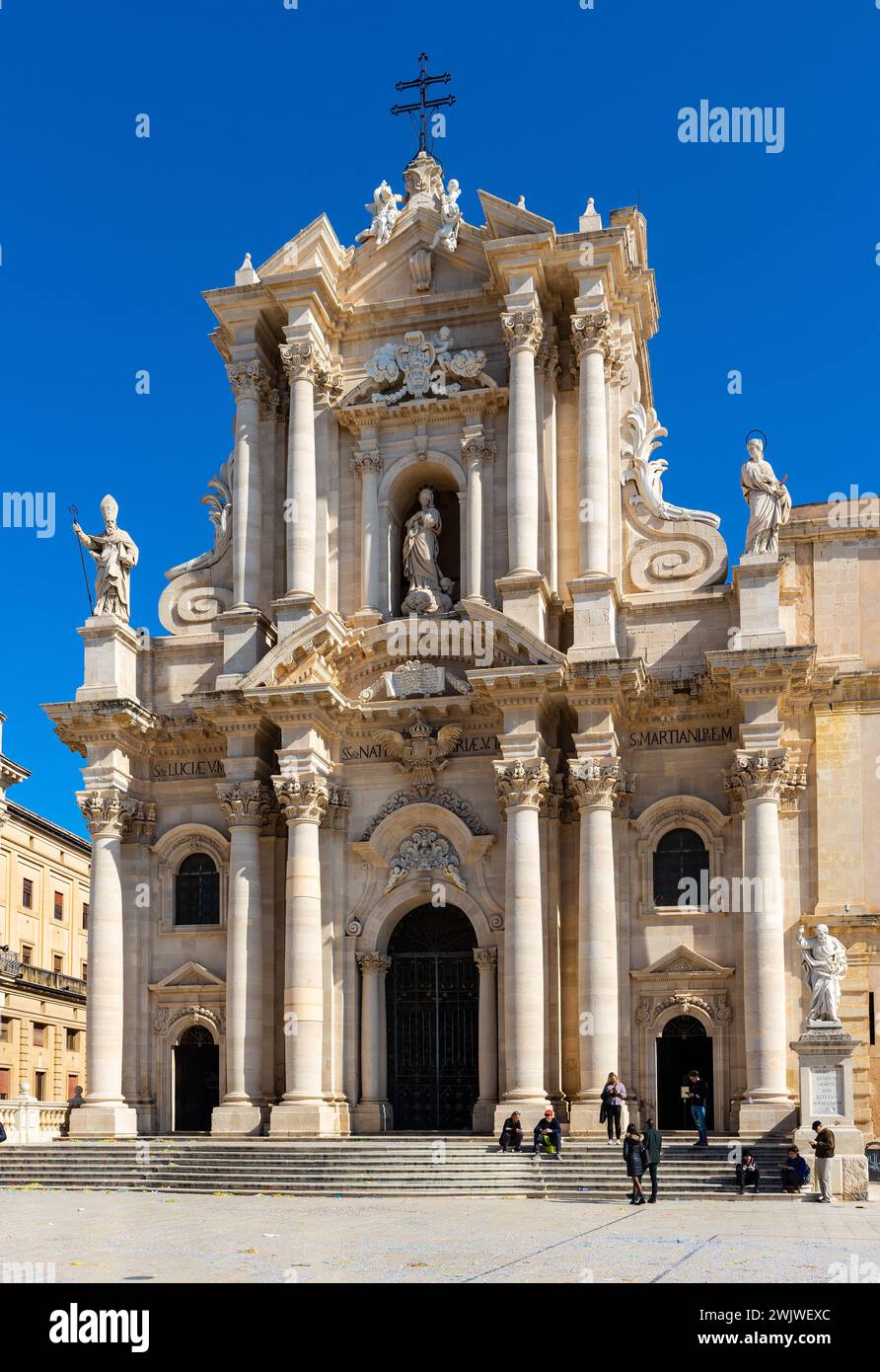 Syracuse, Sicile, Italie - 16 février 2023 : Nativité de la cathédrale Sainte Marie sur la place Piazza Duomo sur l'ancienne île d'Ortigia de la vieille ville de Syracuse Banque D'Images