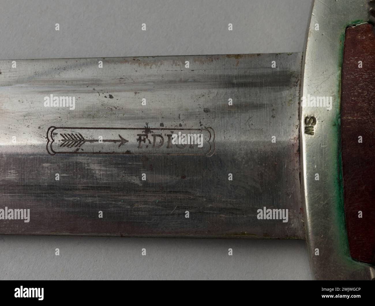 Guerre 1939-1945. Poignard It avec bélière. Musée général Leclerc de Hauteclocque et de la libération de Paris, Musée Jean Moulin. 77431-6 arme, bataillon d'assaut, couteau, poignard, équipement militaire, guerre 1939-1945, guerre 1939-1945 39-45, guerre 39-45, objet, oragniation paramilitaire, sa, seconde Guerre mondiale, section d'assaut, nazi Banque D'Images