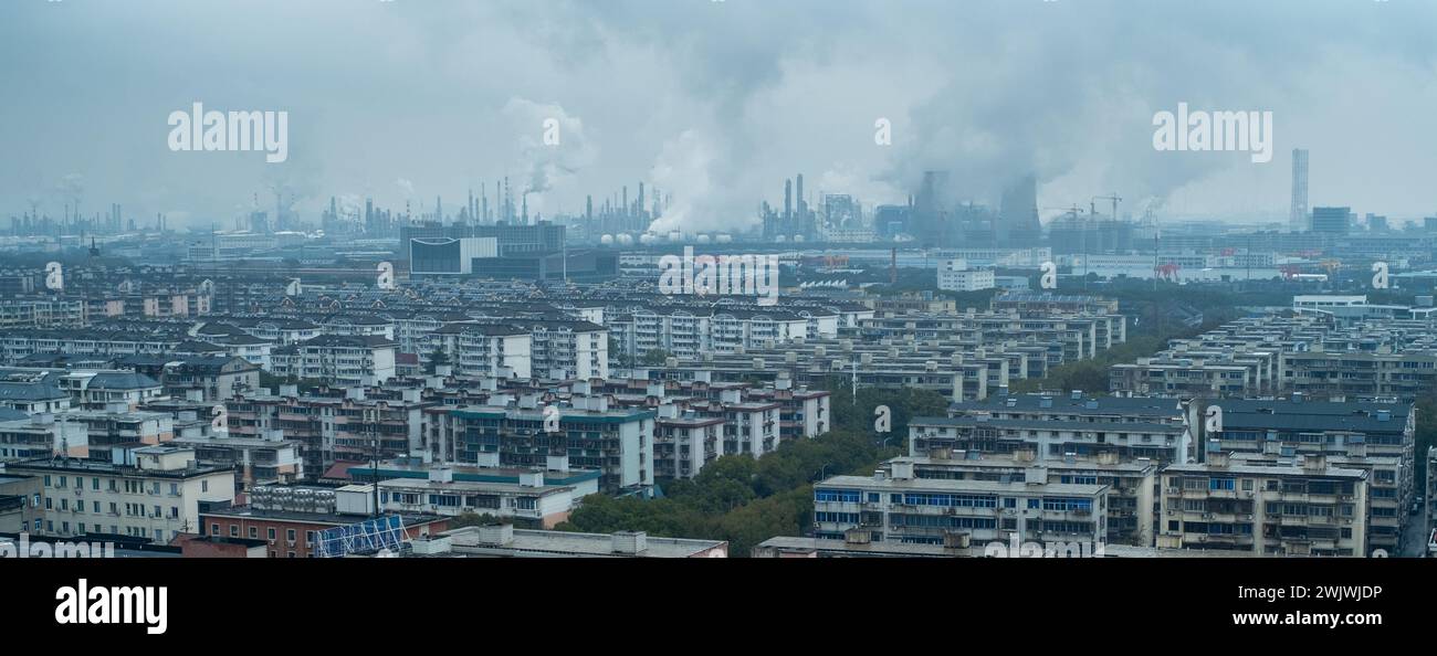 Sinopec Zhenhai Refining & Chemical Company de la vieille ville du district de Zhenhai, ville de Ningbo, province du Zhejiang, Chine. 07-Feb-2024 Banque D'Images