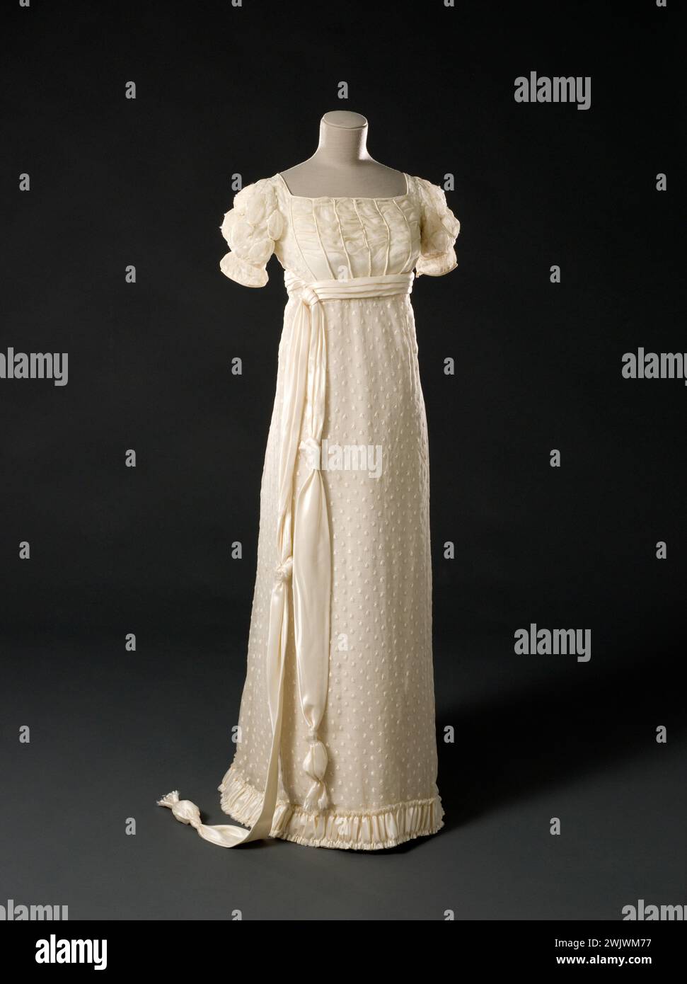 Robe de mariée (aperçu). Sans griffe. Broderie, coton. 1819. Galliera, musée de la mode de la ville de Paris. Broderie, coton, féminin, femme, marié, taille empire, robe Banque D'Images