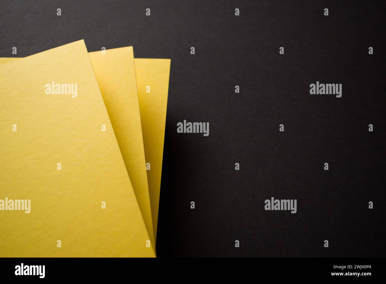 Fond de papier géométrique 3d jaune et noir Banque D'Images
