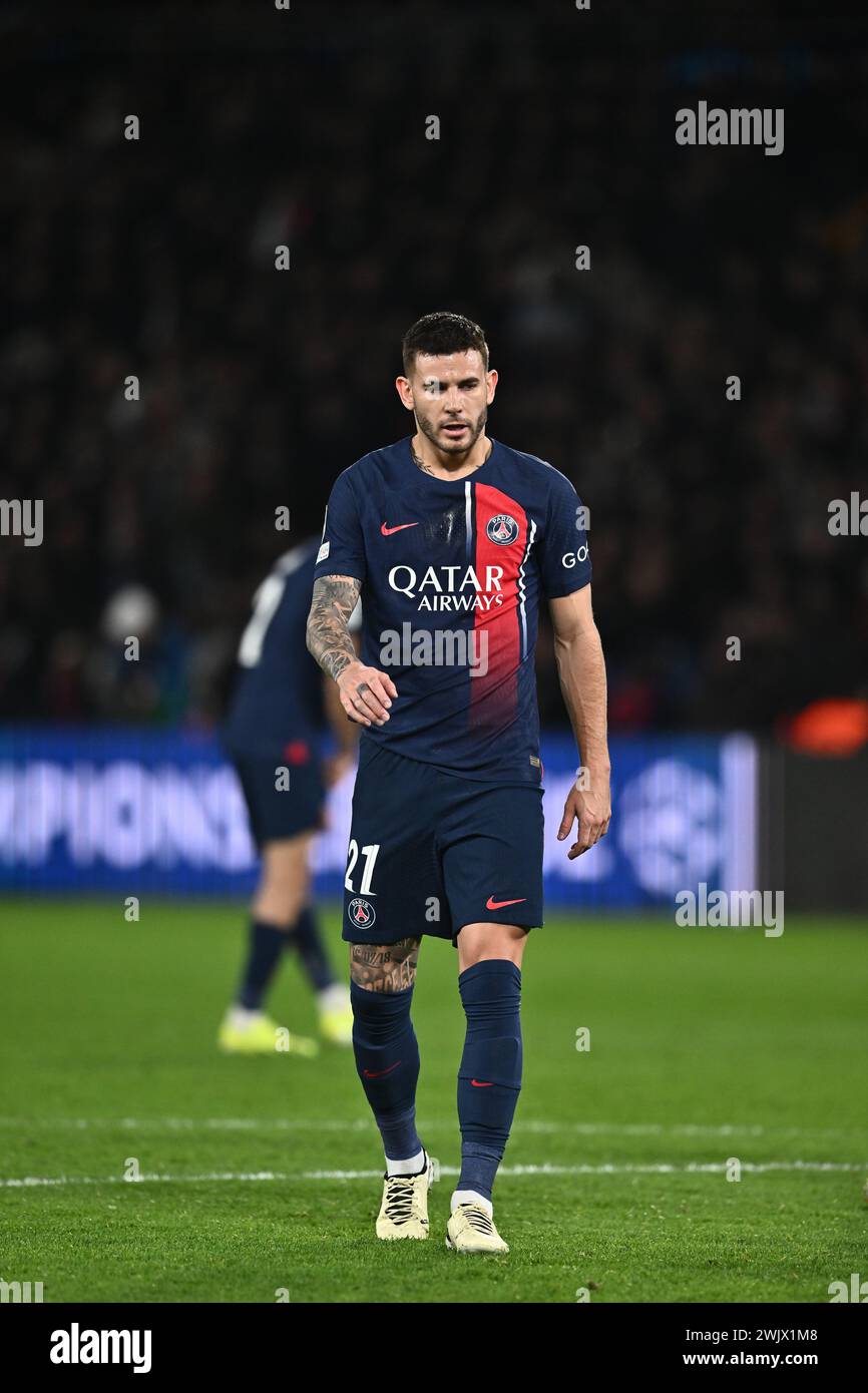 PARIS, FRANCE - 14 FÉVRIER : Lucas Hernandez en maillot complet à domicile du PSG lors de la manche 2023/24 de l'UEFA Champions League du 16e match de première manche Banque D'Images