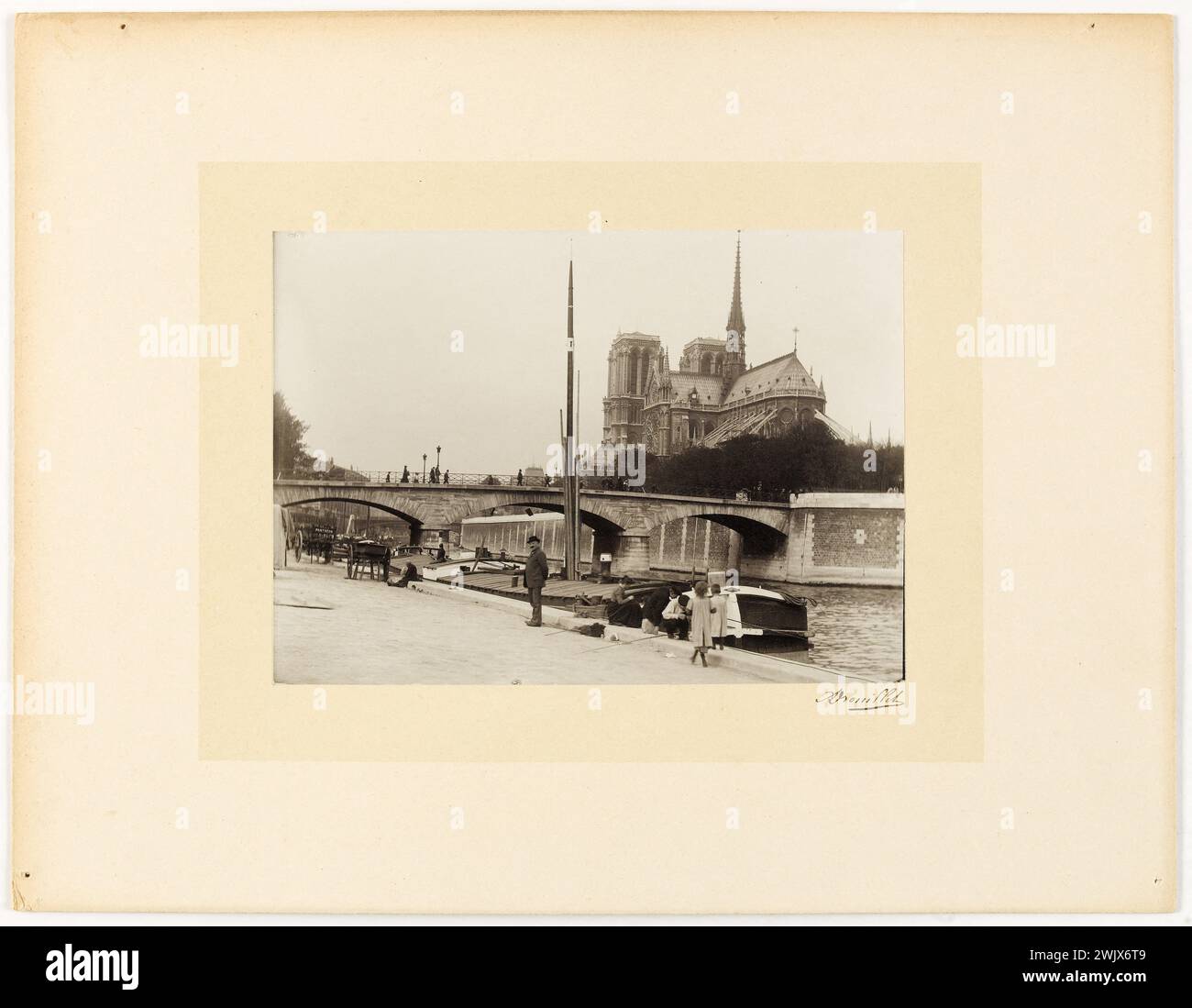 Pont de l'Archevêché, quai des Tournelles, 4ème arrondissement, Paris'. Photographie de A. Drouillet. Dessin à la Gelatino-Bromure d'argent. 27 septembre 1903. Paris, Musée Carnavalet. 123091-20 Banque D'Images