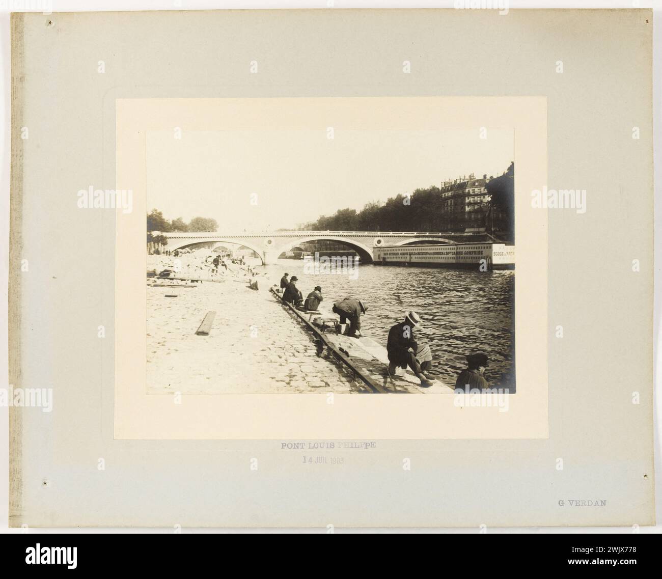 Pont Louis Philippe. Pont Louis-Philippe, 4ème arrondissement, Paris. Photographie de G. Verdan. Tirage au bromure de gélatino-argent. 14 juillet 1903. Paris, musée Carnavalet. 123090-28 Banque D'Images