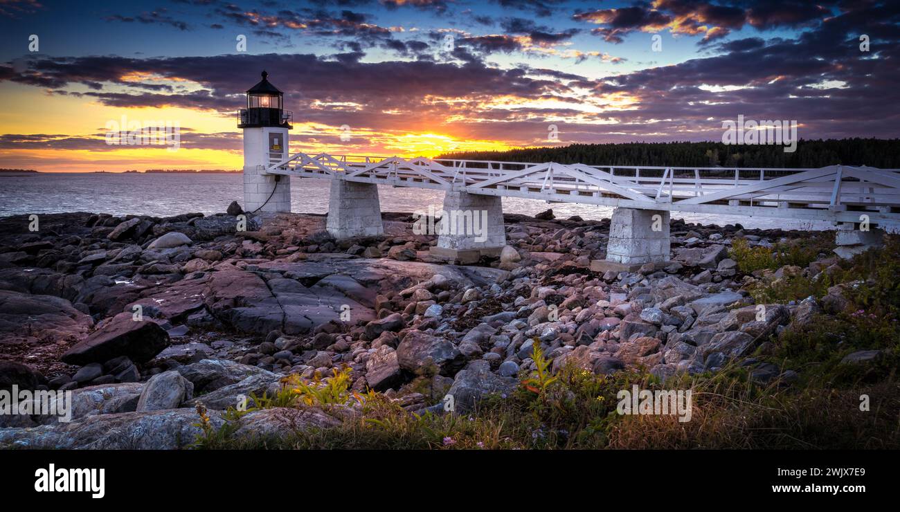 Le phare de Marshall point au coucher du soleil, Maine, États-Unis Banque D'Images
