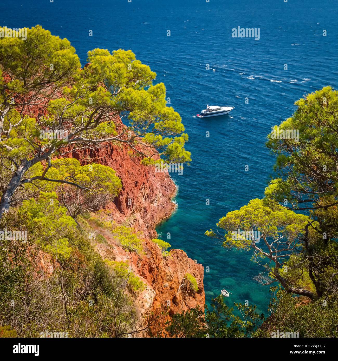 Les montagnes de l'Estérel près de Fréjus, France Banque D'Images