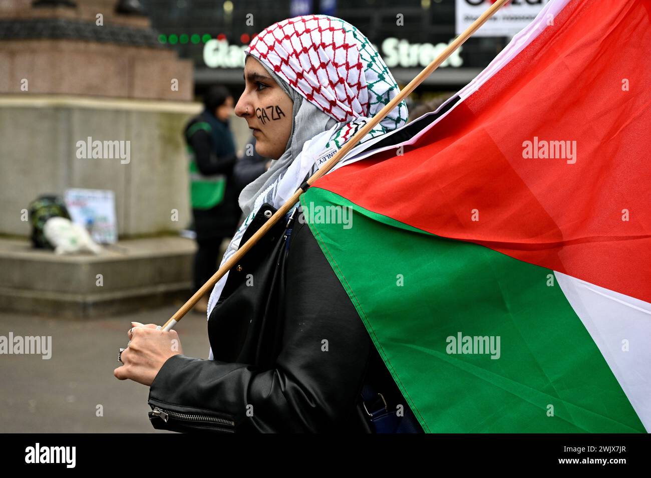 Glasgow, Écosse, Royaume-Uni. 17 février 2024. Rassemblement pro-Palestine à George Square pour protester contre le conflit israélo-palestinien. Divers groupes activistes présents avec une marche prévue pour passer devant le lieu de la conférence annuelle Scottish Labour qui a commencé hier. Crédit : Craig Brown/Alamy Live News Banque D'Images