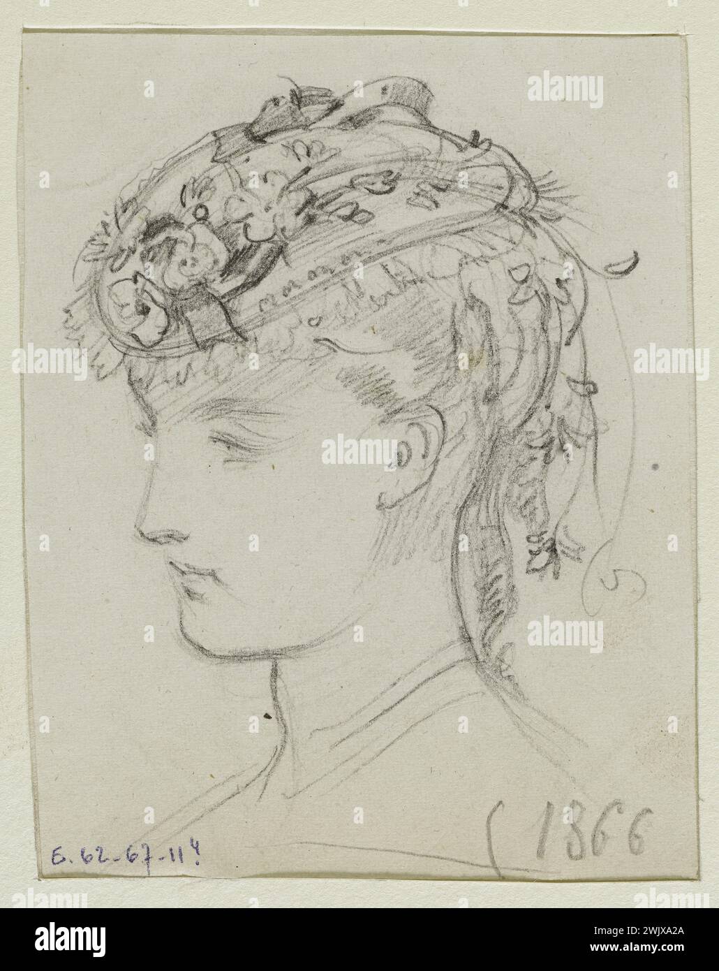 Anaïs Toudouze (1822-1899) 'Femme portant un chapeau'. Chapeau décoré de fleurs sur le chapeau. Mine de plomb, livre blanc. 1866. Galliera, musée de la mode de la ville de Paris. 37823-14 Bun, coiffure, dessin, fleur, jeune femme, mine de plomb, second empire, chapeau Banque D'Images