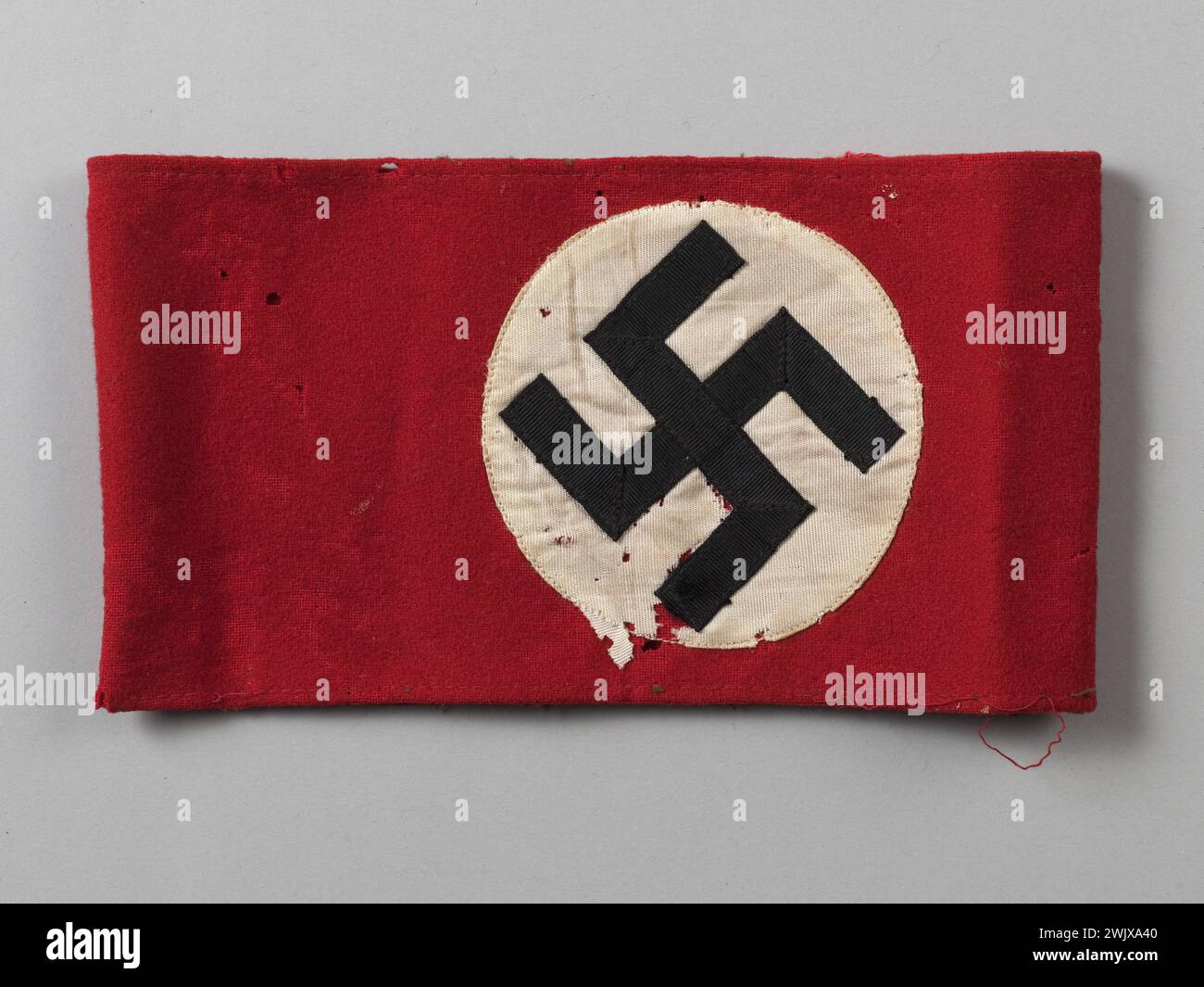 Guerre 1939-1945. Brassard croisé Gamied. Musée général Leclerc de Hauteclocque et de la libération de Paris, Musée Jean Moulin. 75313-18 armée allemande, brassard, gamme croisée, équipement militaire, guerre 1939-1945 39-45, IIIeme 3e III 3e Reich, objet, seconde Guerre mondiale, symbole nazi, troisième Reich, Wehrmacht Banque D'Images