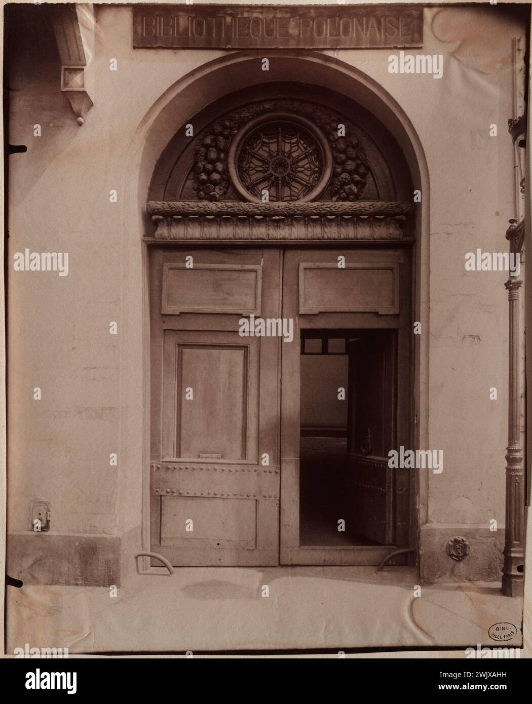 Atget, Eugène (Jean Eugène Auguste Atget, dit) (n.1857-02-12-D.1927-08-04), la bibliothèque polonaise de Paris, 6 quai d'Orléans, 4e arrondissement, Paris. (Titre factice), 1907. Dessiner sur papier albumine. Musée Carnavalet, histoire de Paris. Banque D'Images