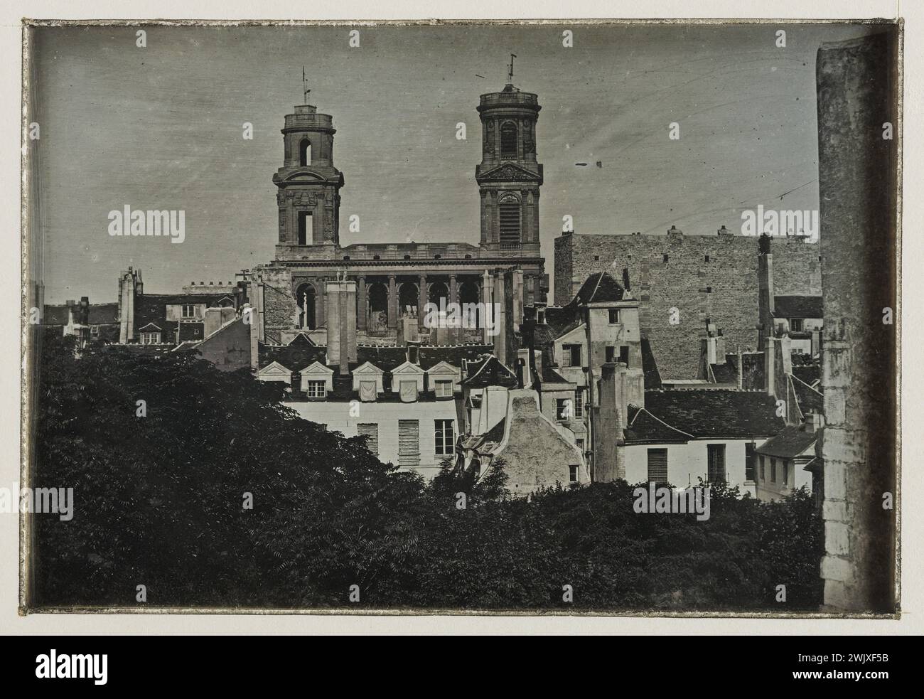 Vue de Saint-Sulpice, prenant les toits de la maison de Fizeau, 17 rue du cherche-midi, vers 1840. Paris (6e arr.). Photographie de Louis Armand Hippolyte Fizeau. Daguerréotype quart de plate, 1840. Paris, Musée Carnavalet. DAGUERRÉOTYPE Banque D'Images