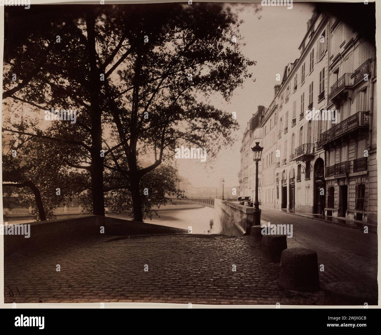 Atget, Eugène (Jean Eugène Auguste Atget, dit) (N.1857-02-12-D.1927-08-04), Quai d'Orléans, 4ème arrondissement, Paris. (Titre fidèle), 1885. Dessiner sur papier albumine. Musée Carnavalet, histoire de Paris. Banque D'Images
