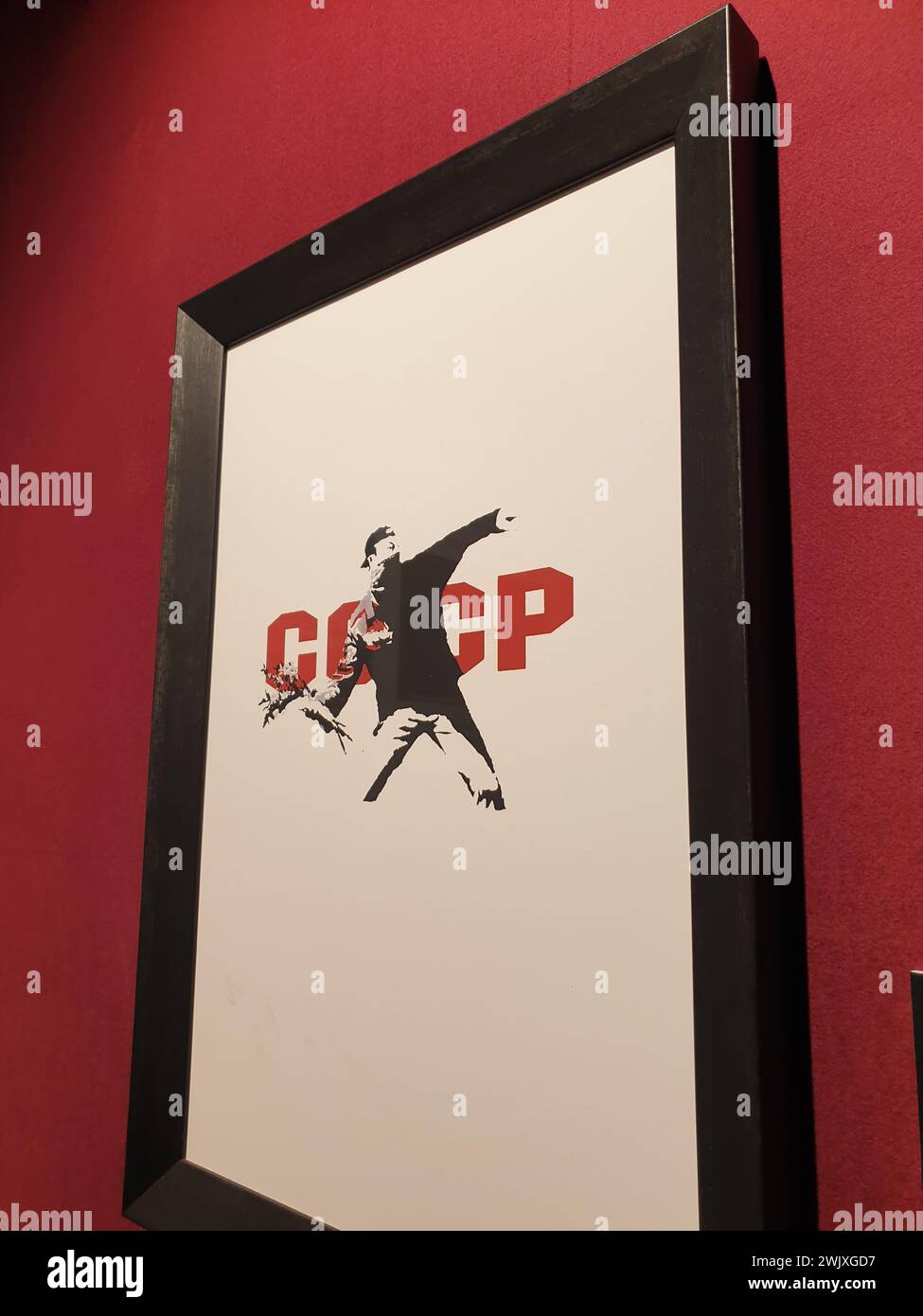 Œuvre„CCCP Love is in the air“ par Banksy dans l’exposition „le mystère de Banksy – Un esprit de génie“ au Technikum Mülheim-Ruhr le 18 novembre 2022 Banque D'Images Œuvre„CCCP Love is in the air“ par Banksy dans l’exposition „le mystère de Banksy – Un esprit de génie“ au Technikum Mülheim-Ruhr le 18 novembre 2022 Banque D'Images