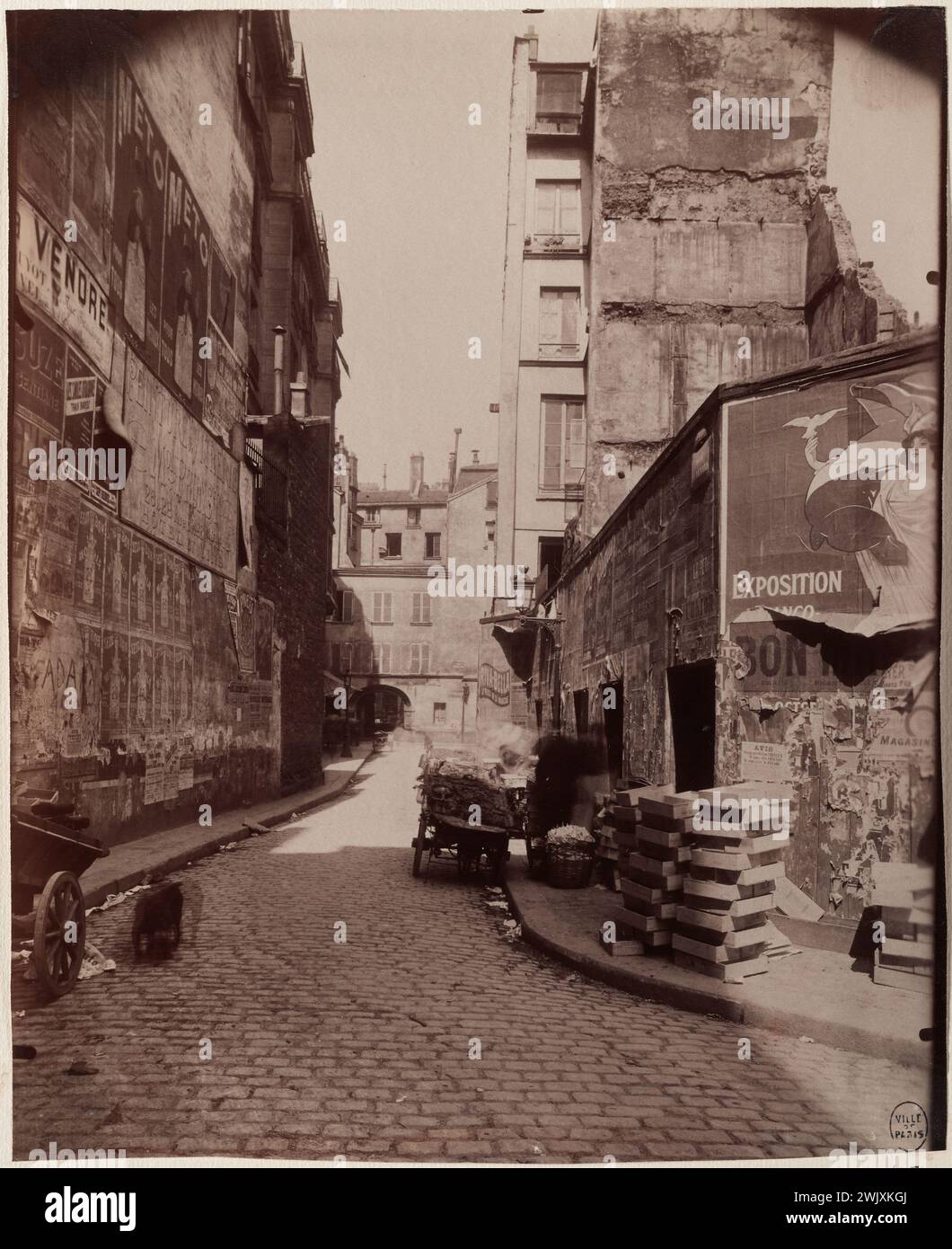 Atget, Eugène (Jean Eugène Auguste Atget, dit) (N.1857-02-12-D.1927-08-04), rue du Renard depuis la rue Pierre-au-lard, 4ème arrondissement, Paris. (Titre factice), 1908. Dessiner sur papier albumine. Musée Carnavalet, histoire de Paris. Banque D'Images