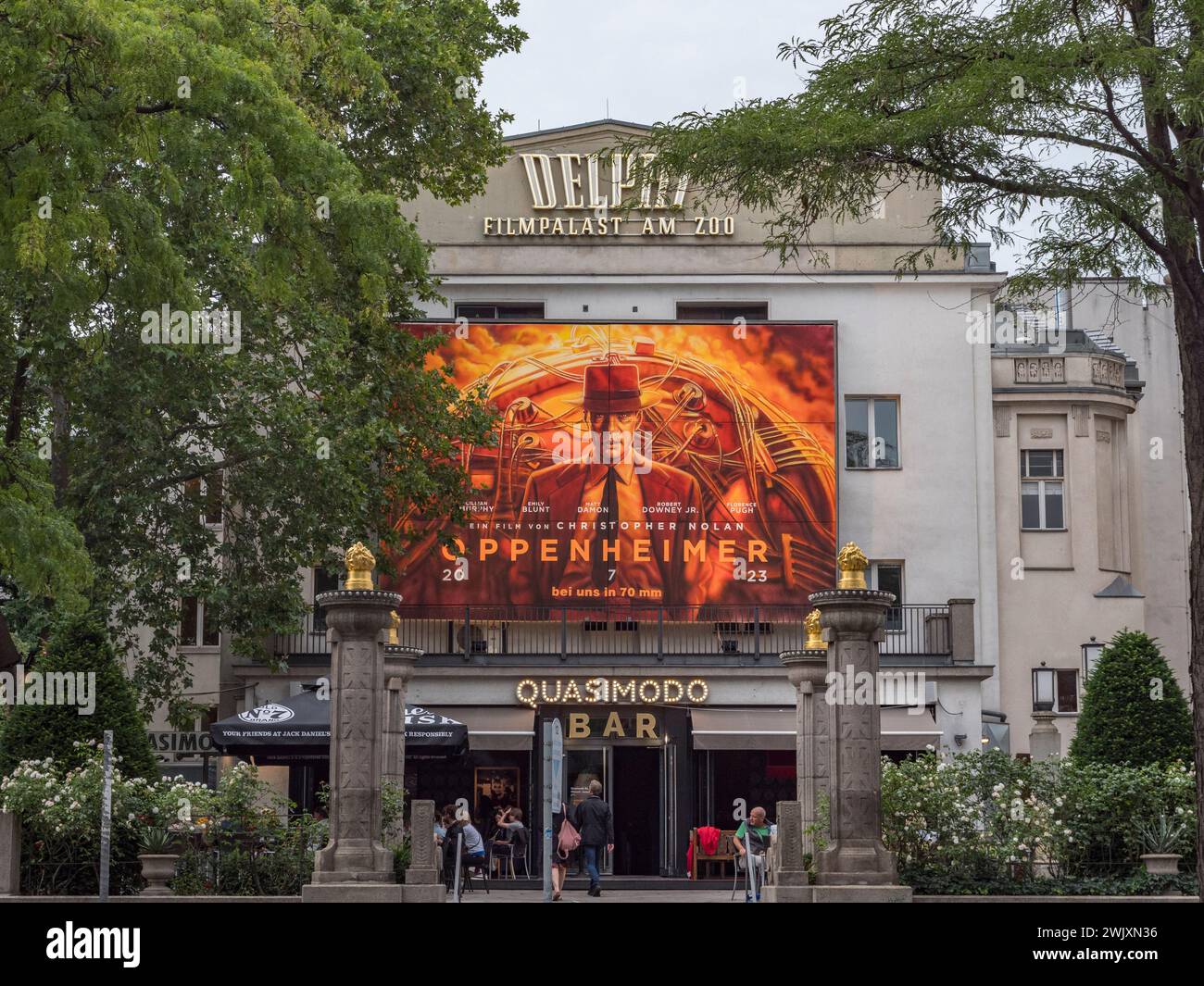 Le cinéma Delphi-Filmpalast am Zoo Kino (montrant Oppenheimer) , Berlin, Allemagne. Banque D'Images